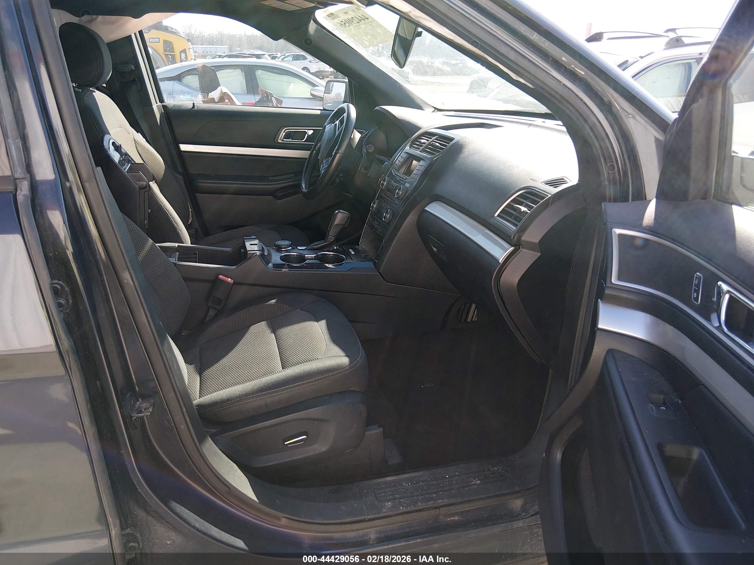 FORD EXPLORER image 5