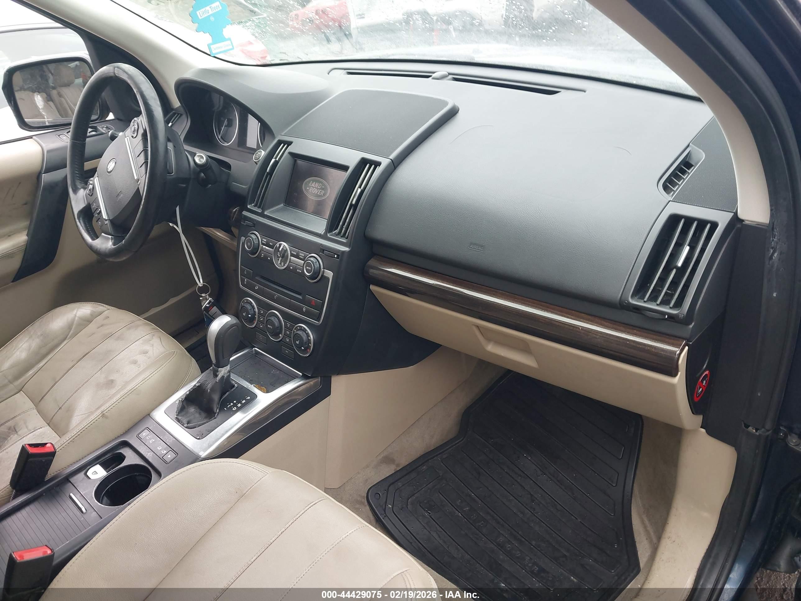 LAND ROVER image 5