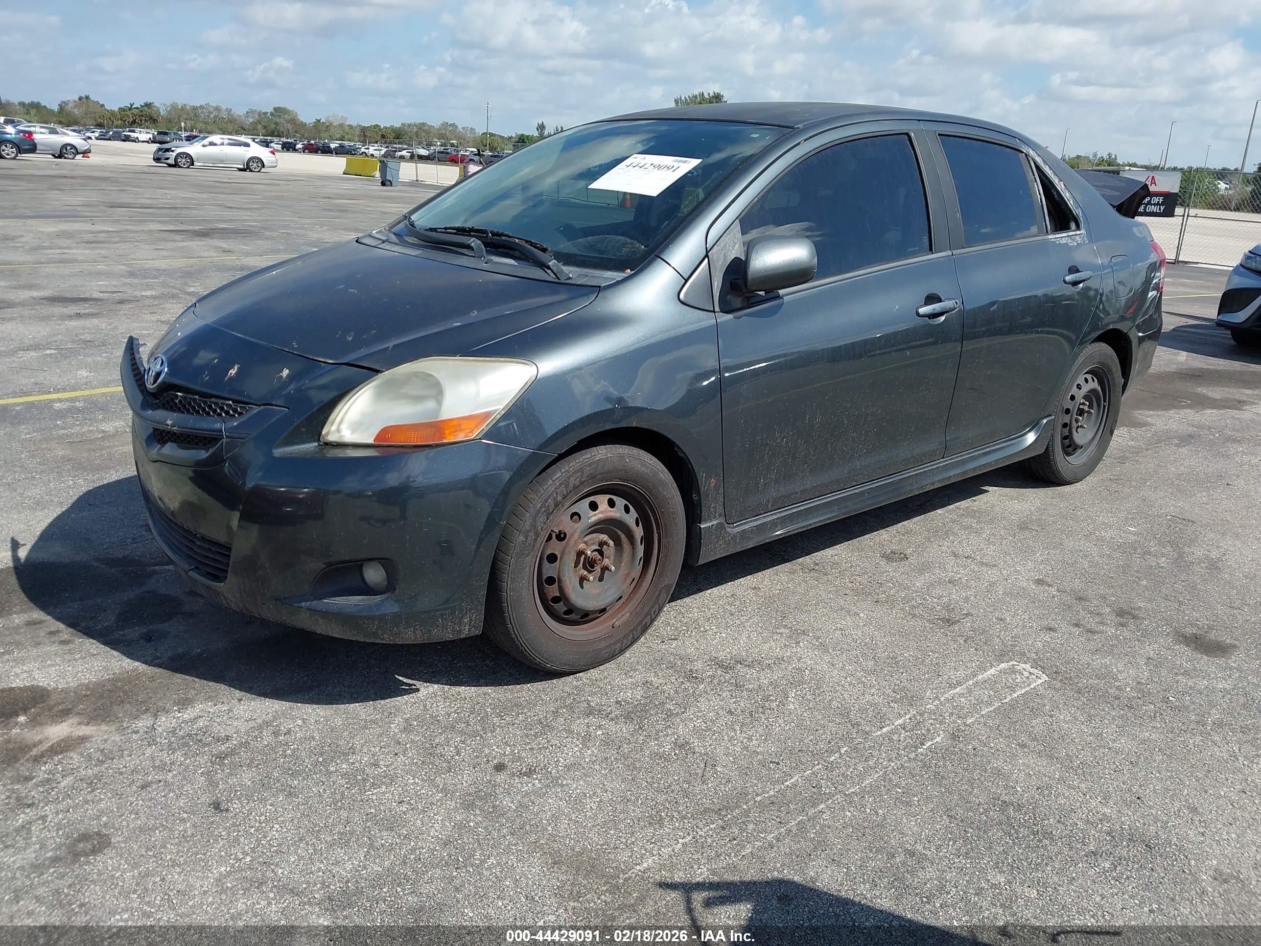 TOYOTA YARIS image 2
