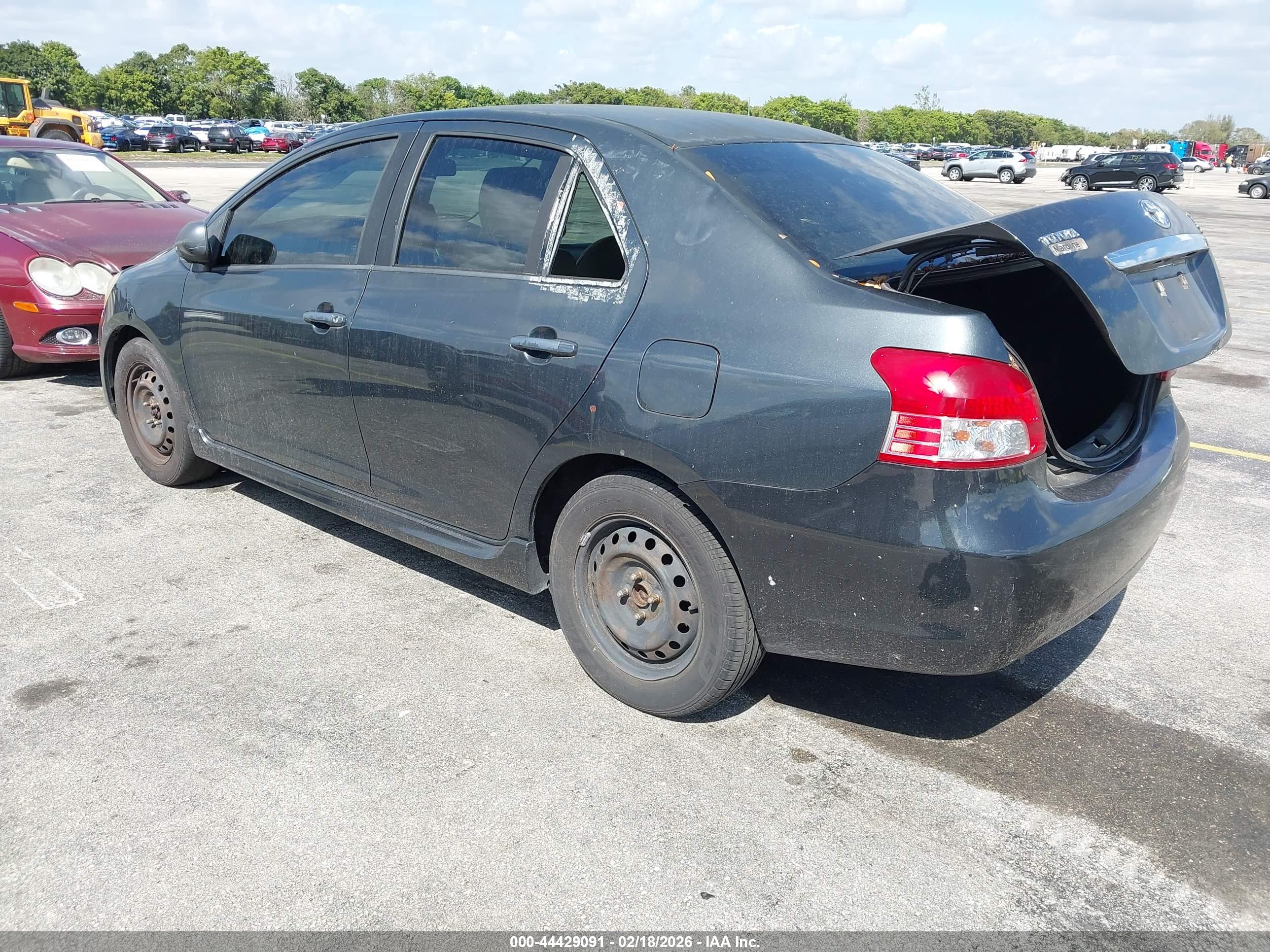 TOYOTA YARIS image 3