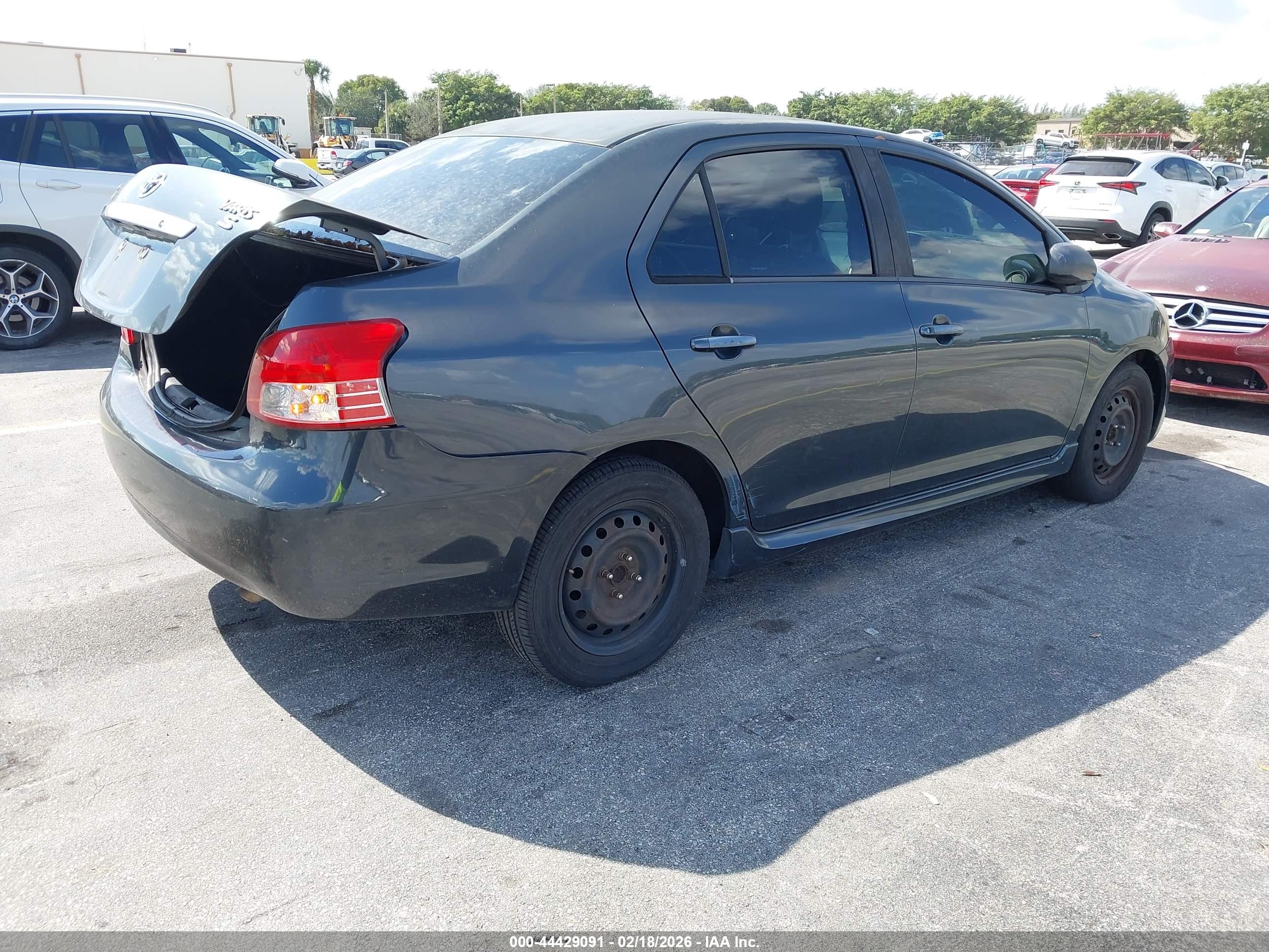 TOYOTA YARIS image 4