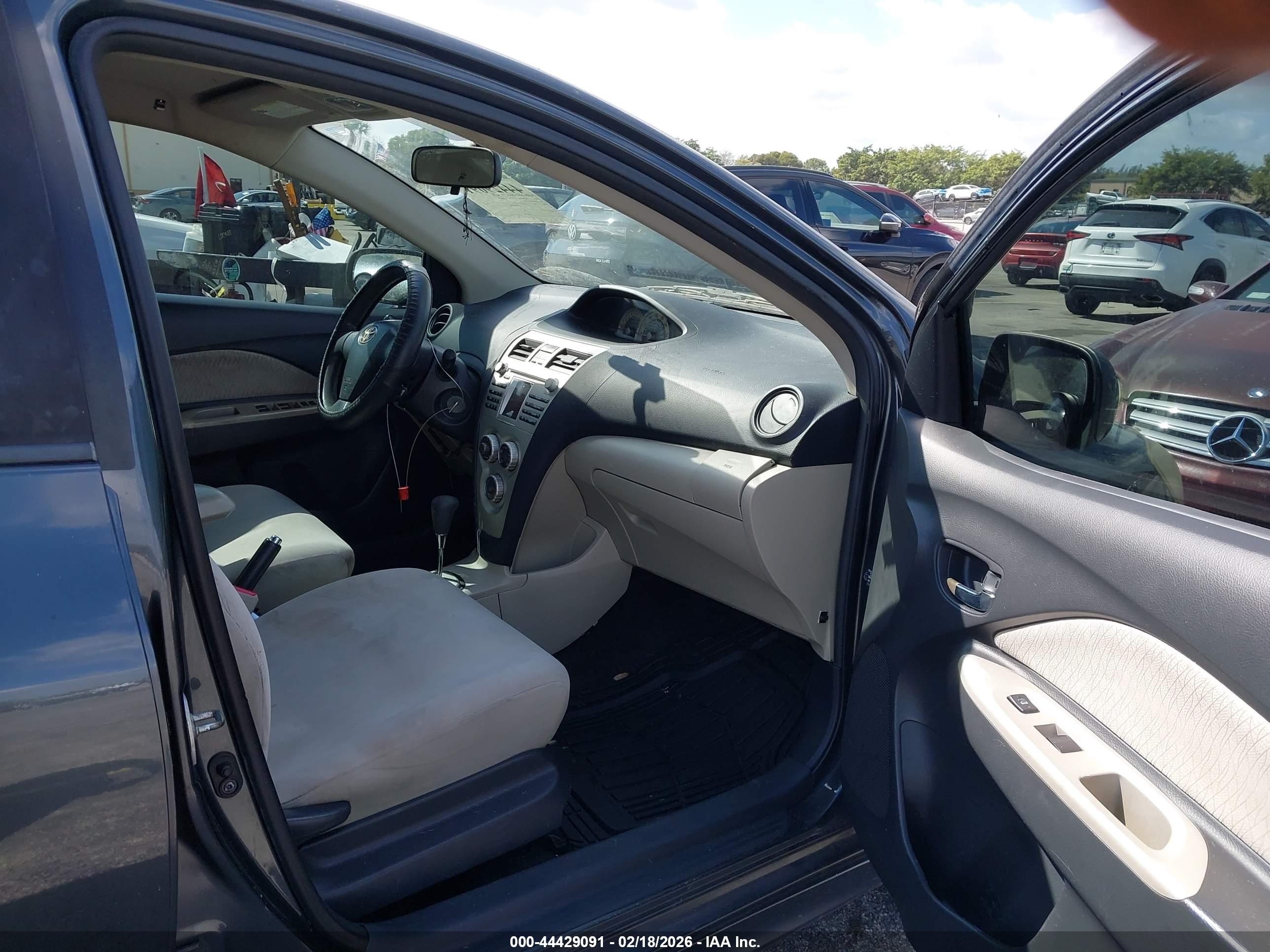 TOYOTA YARIS image 5