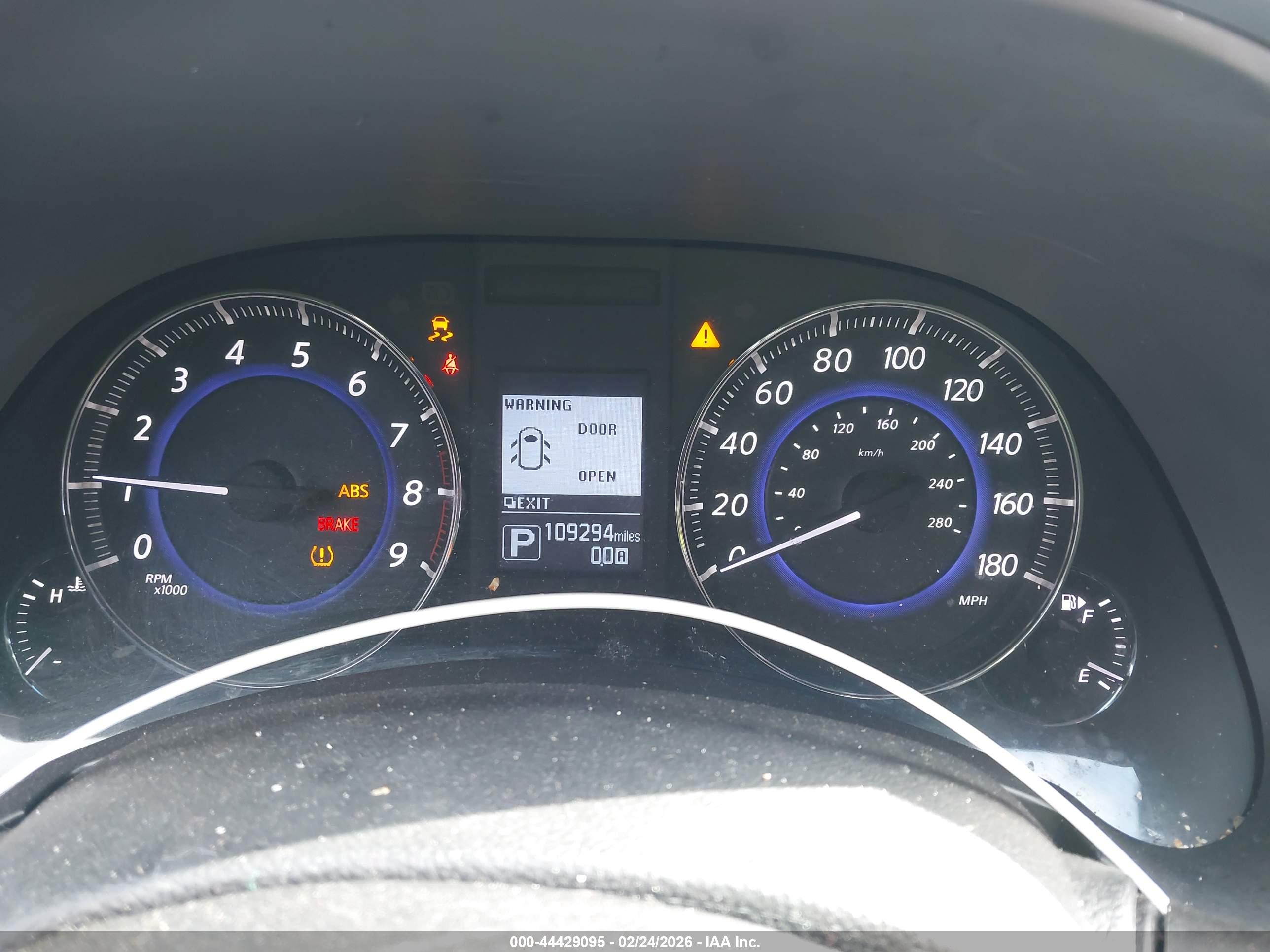 INFINITI QX70 image 7