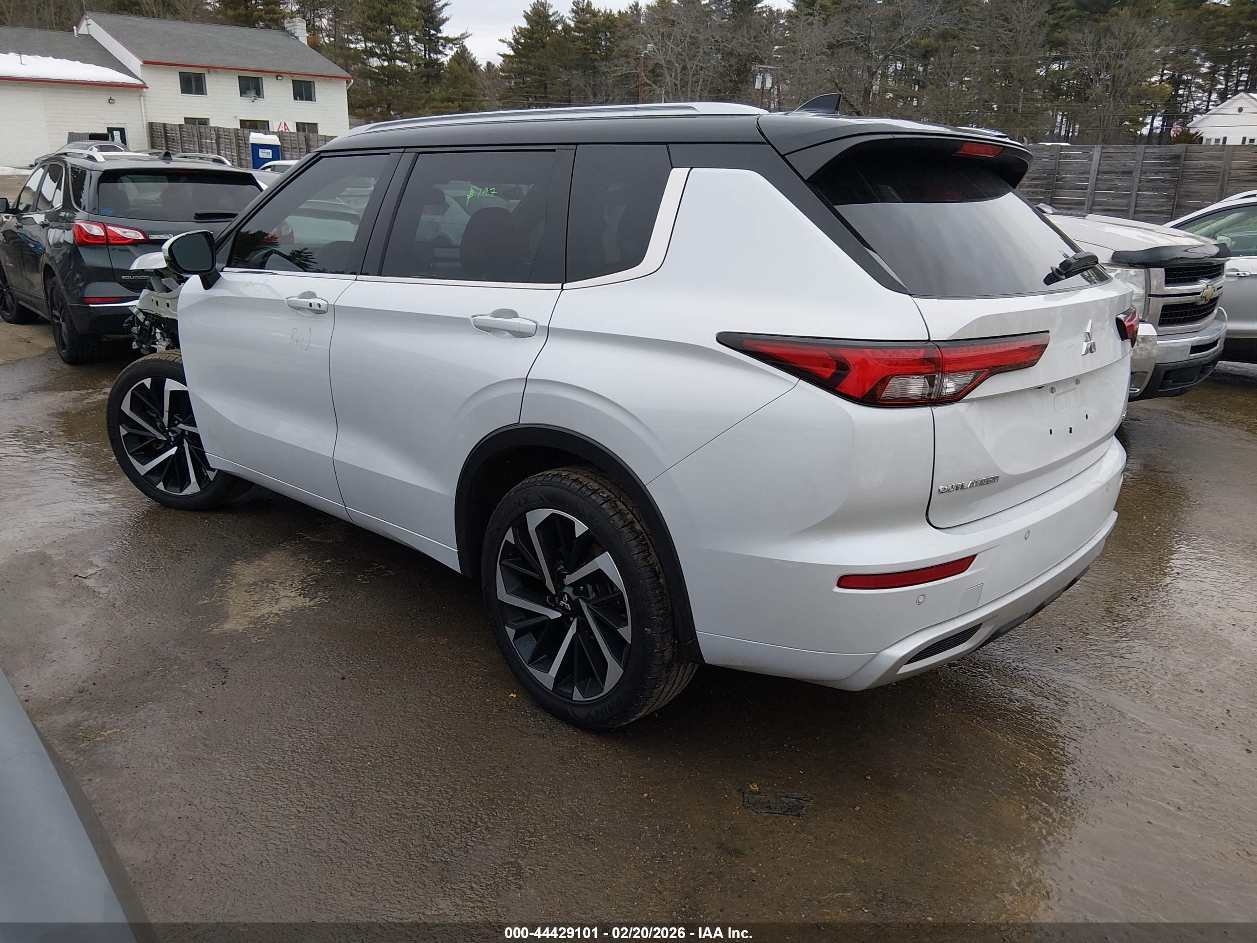 MITSUBISHI OUTLANDER image 3