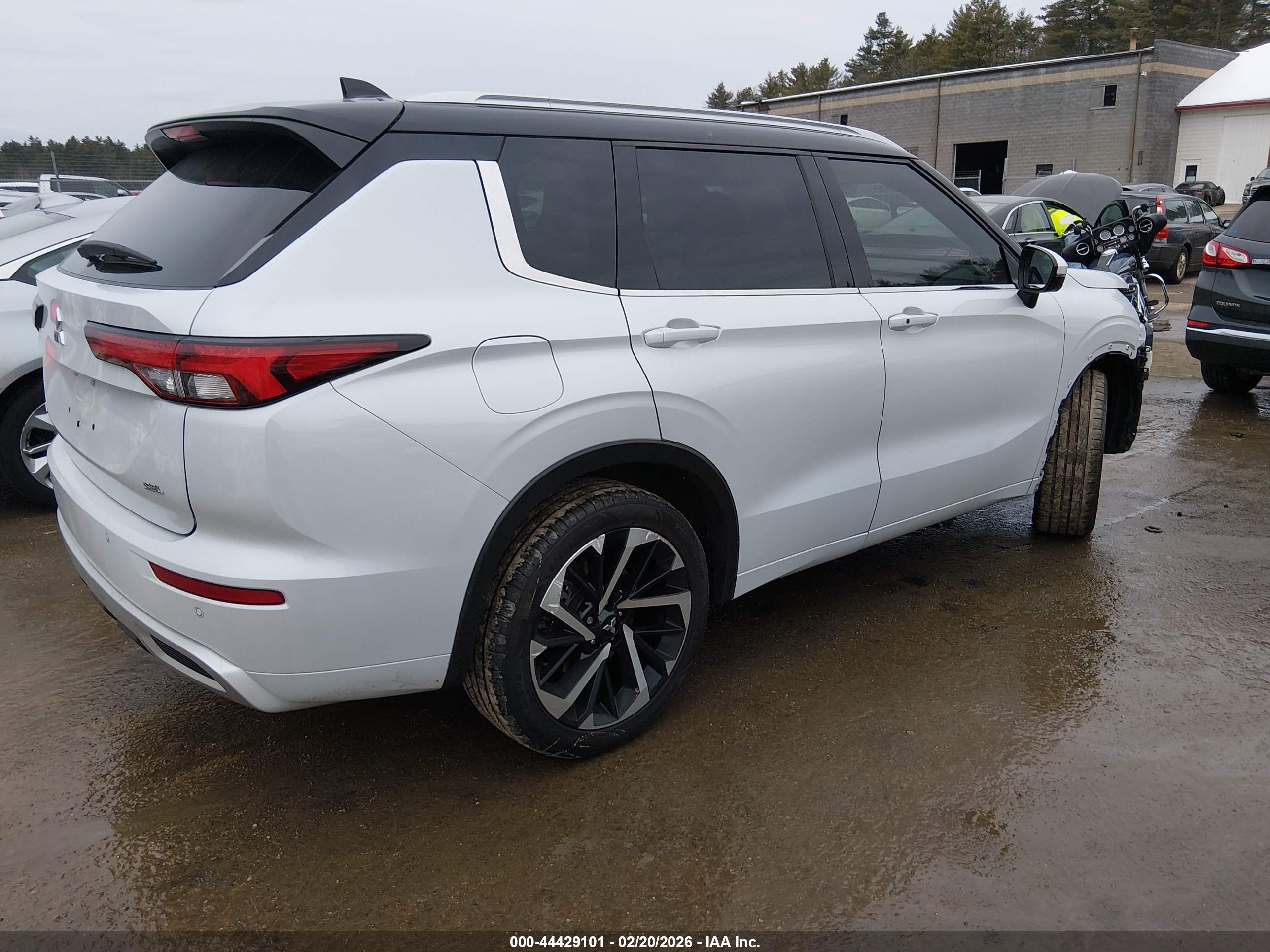 MITSUBISHI OUTLANDER image 4