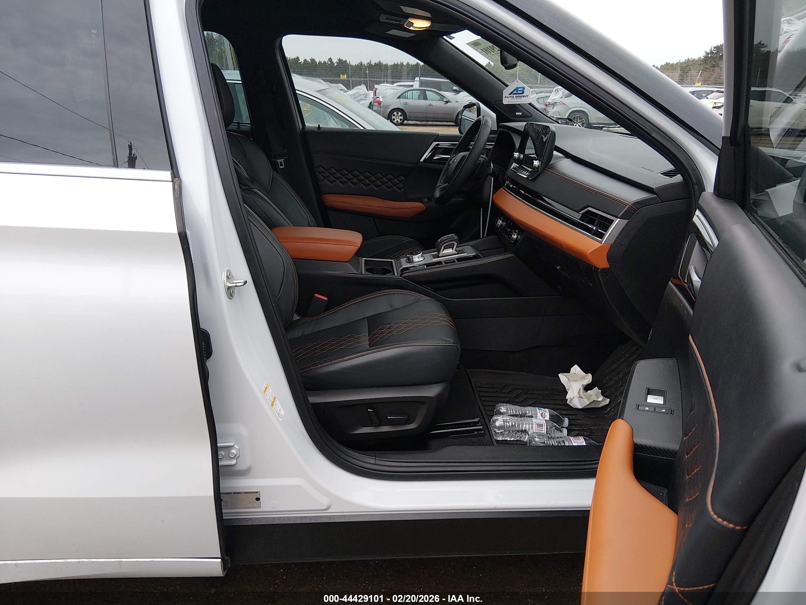 MITSUBISHI OUTLANDER image 5