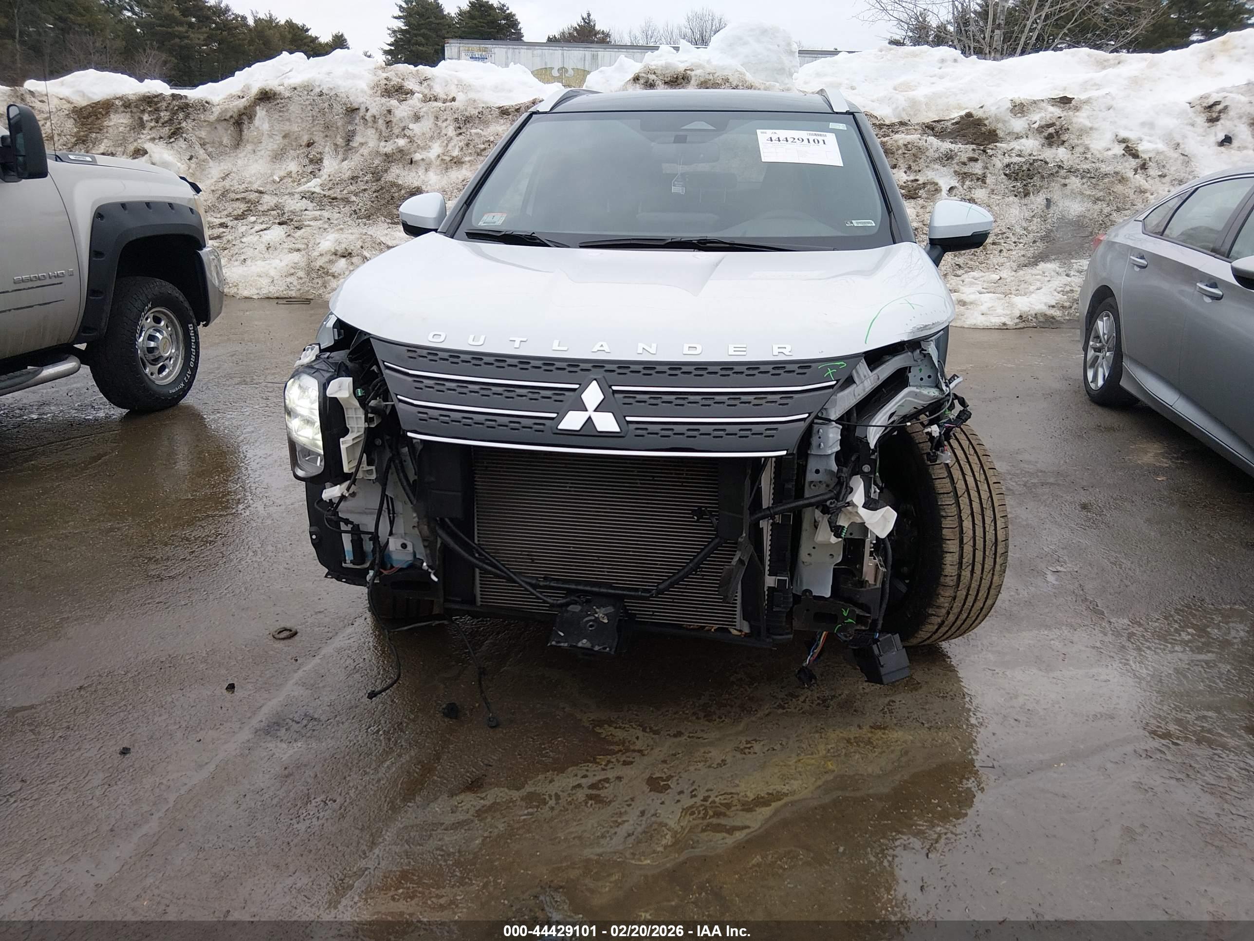 MITSUBISHI OUTLANDER image 6