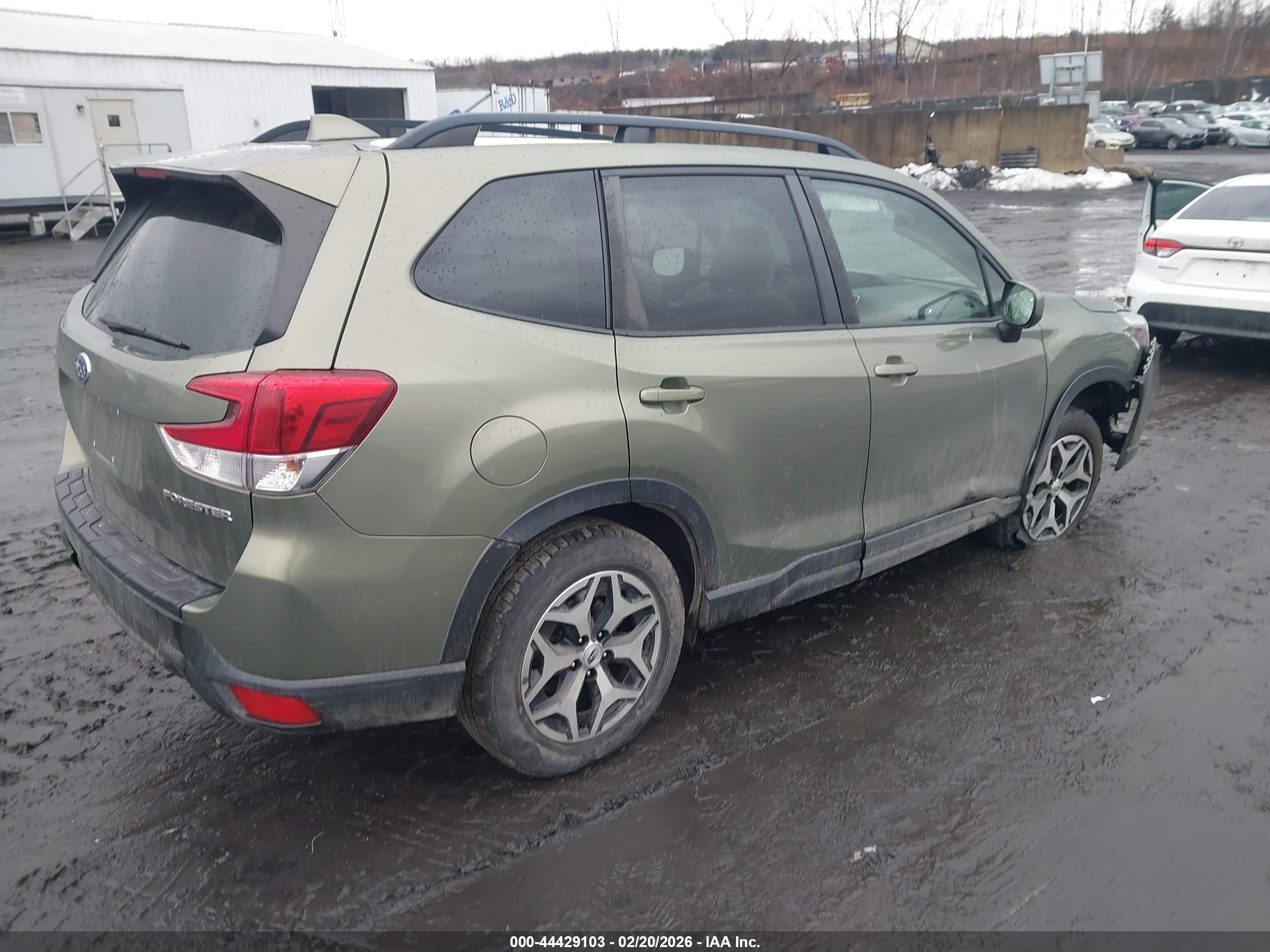 SUBARU FORESTER image 4