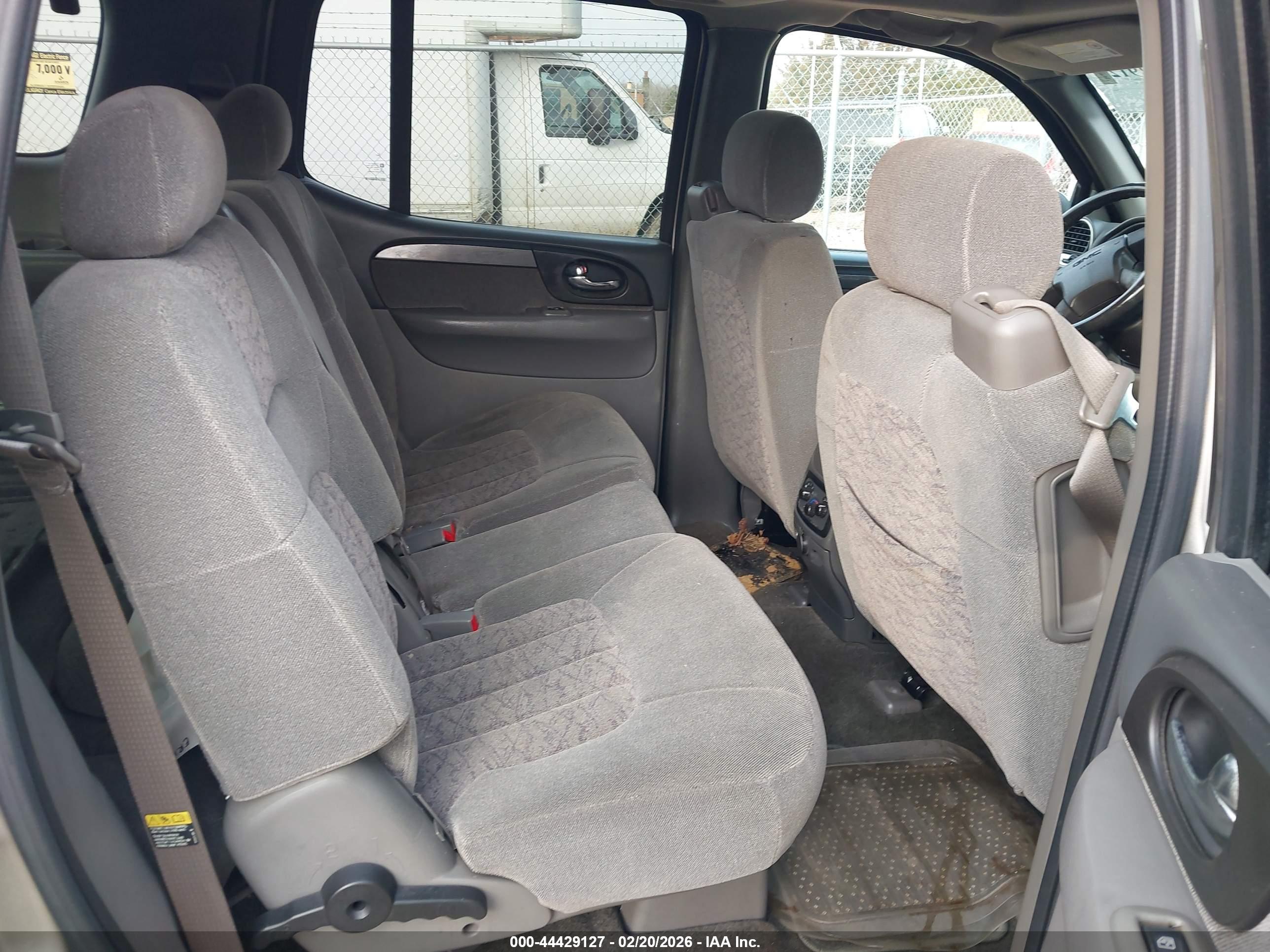 GMC ENVOY image 8