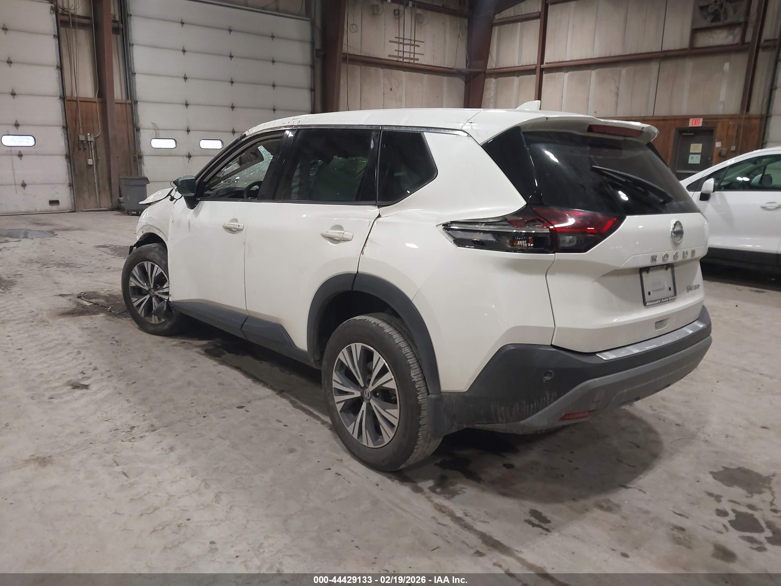 NISSAN ROGUE image 3