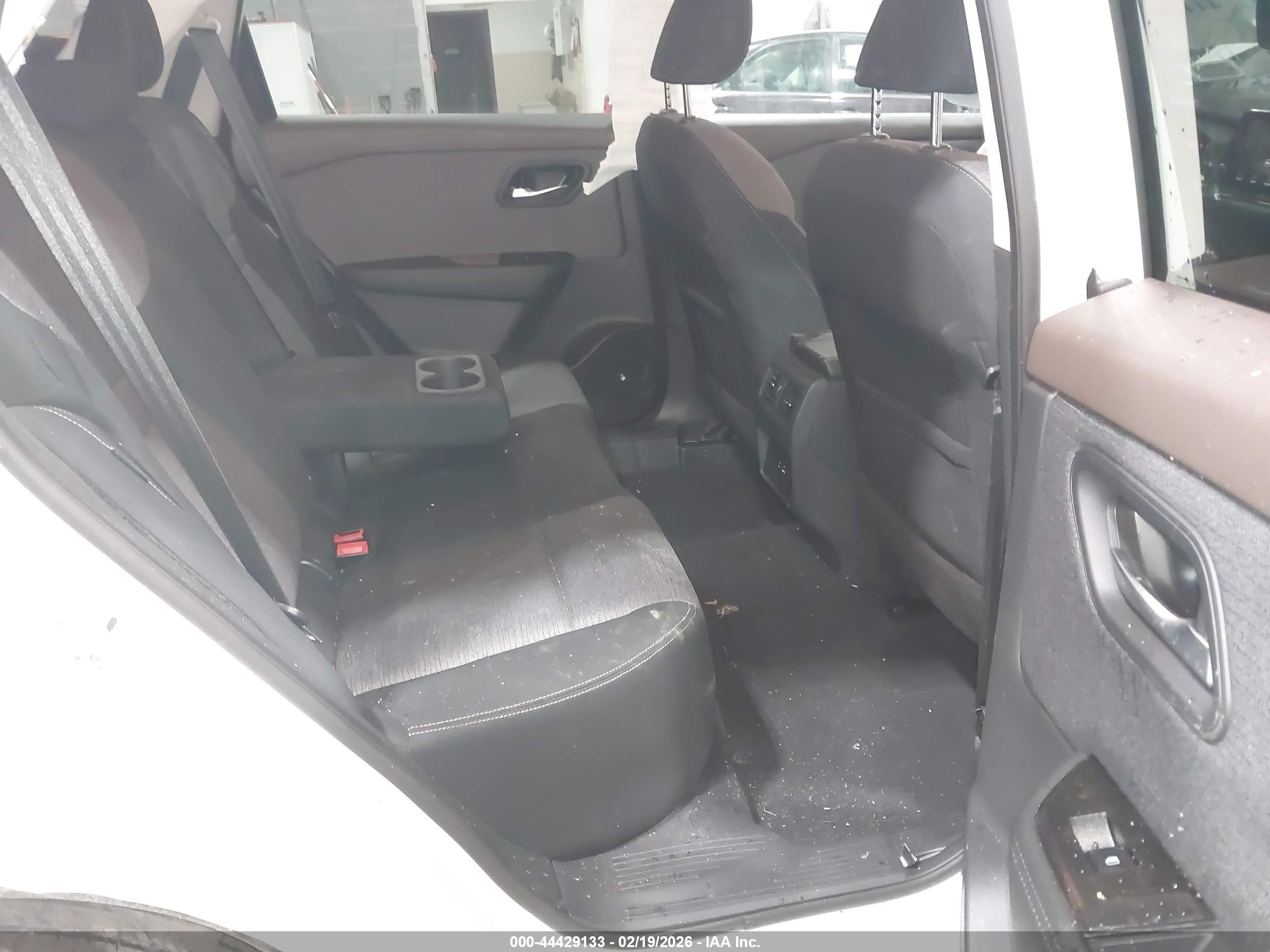 NISSAN ROGUE image 8