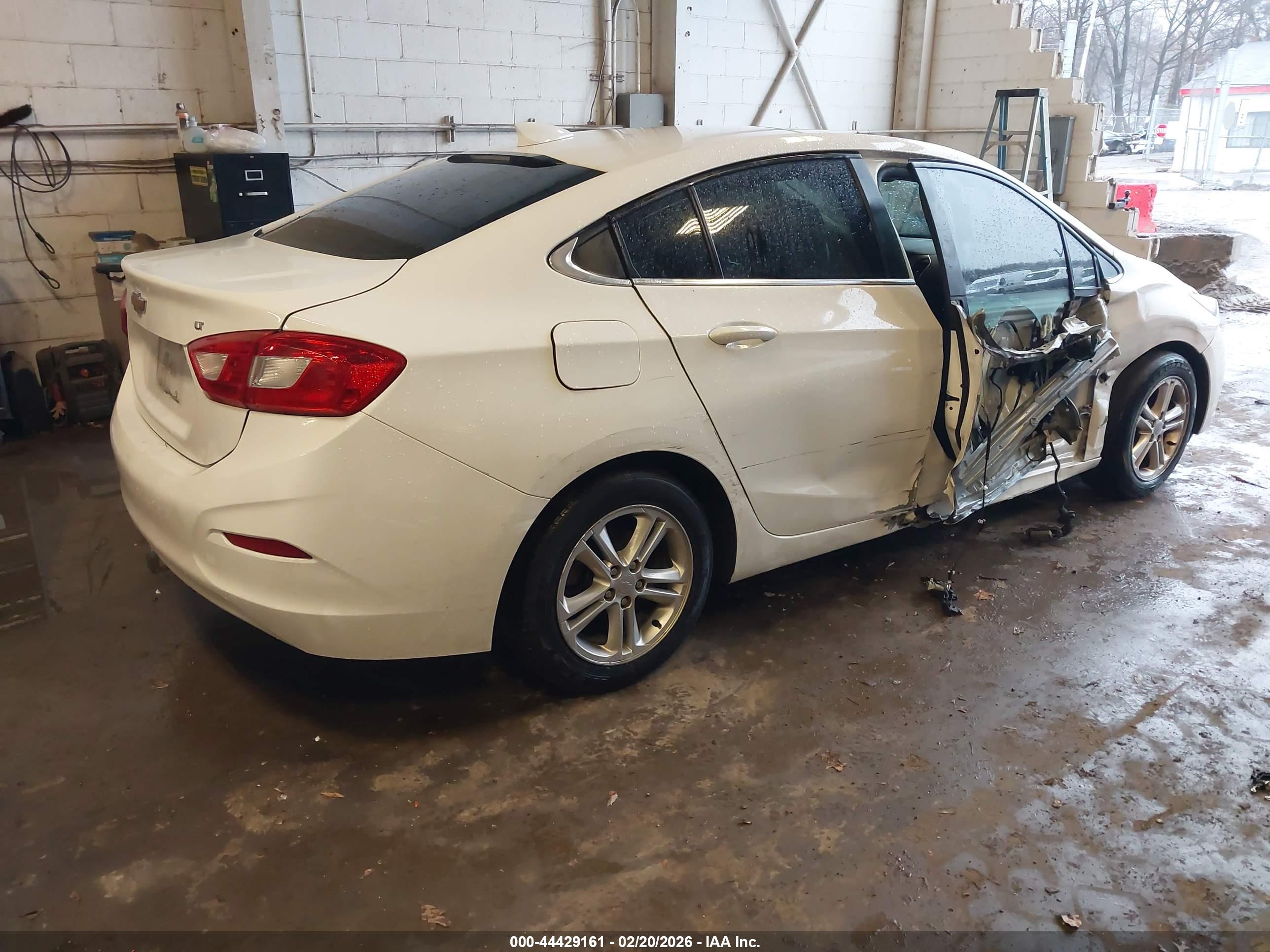 CHEVROLET CRUZE image 4