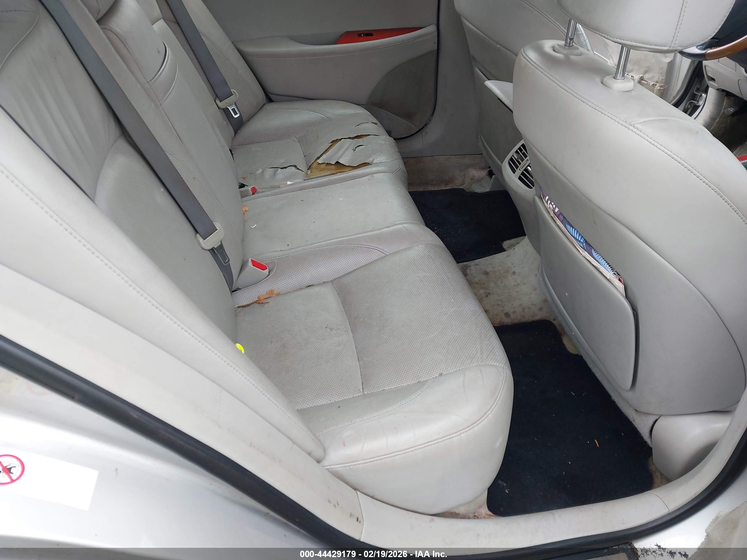 LEXUS ES image 8