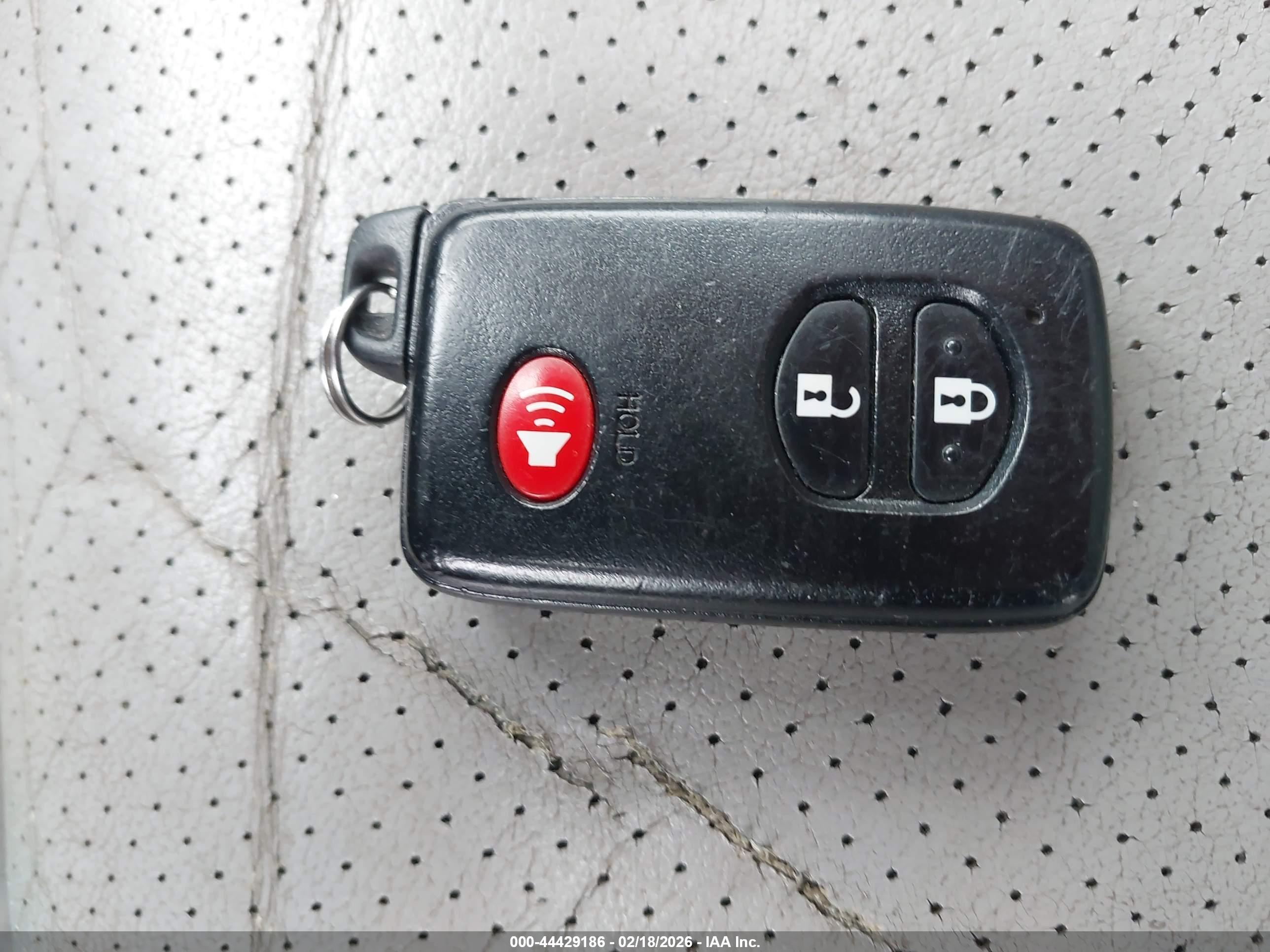 TOYOTA RAV4 image 11