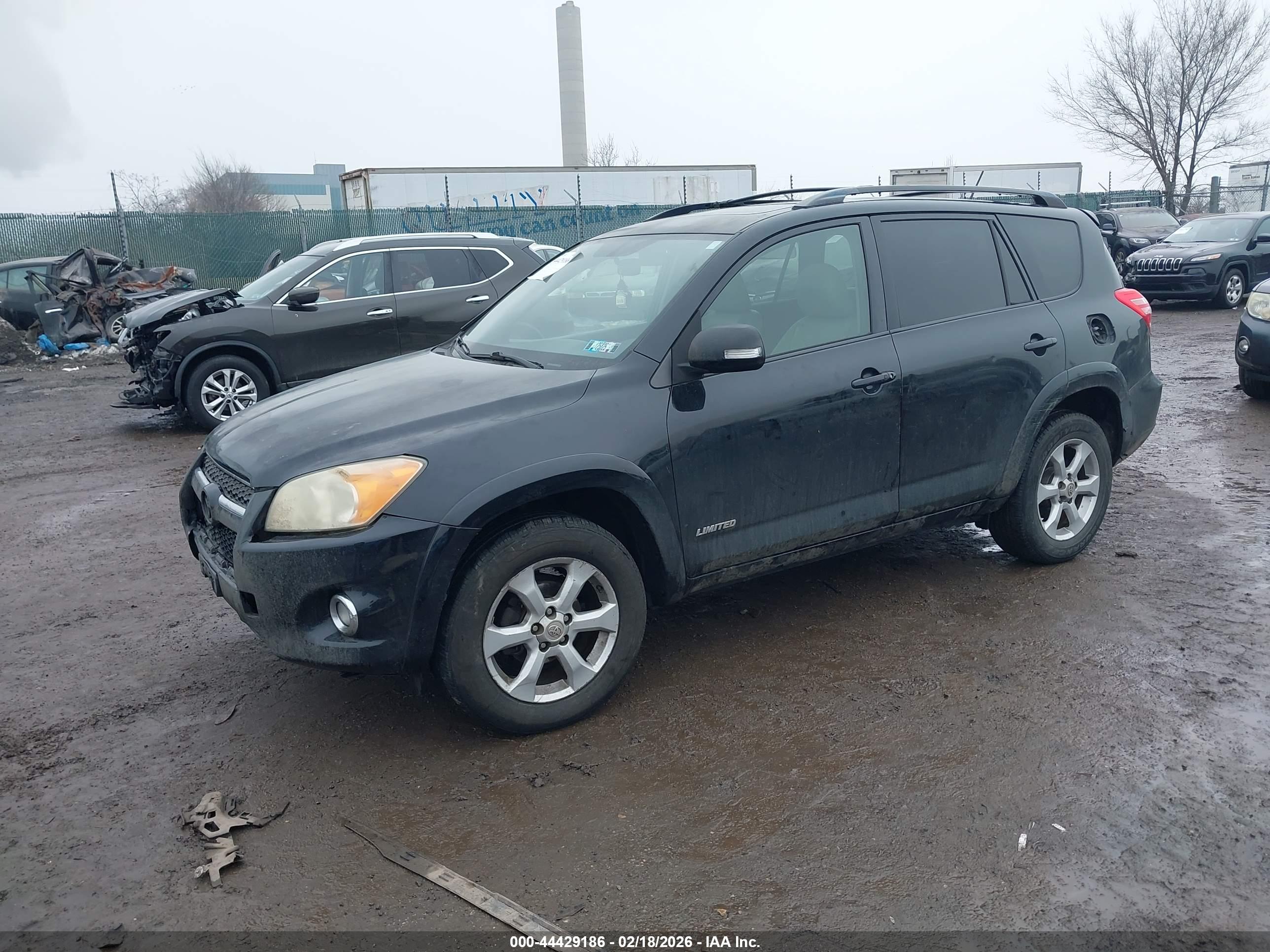 TOYOTA RAV4 image 2