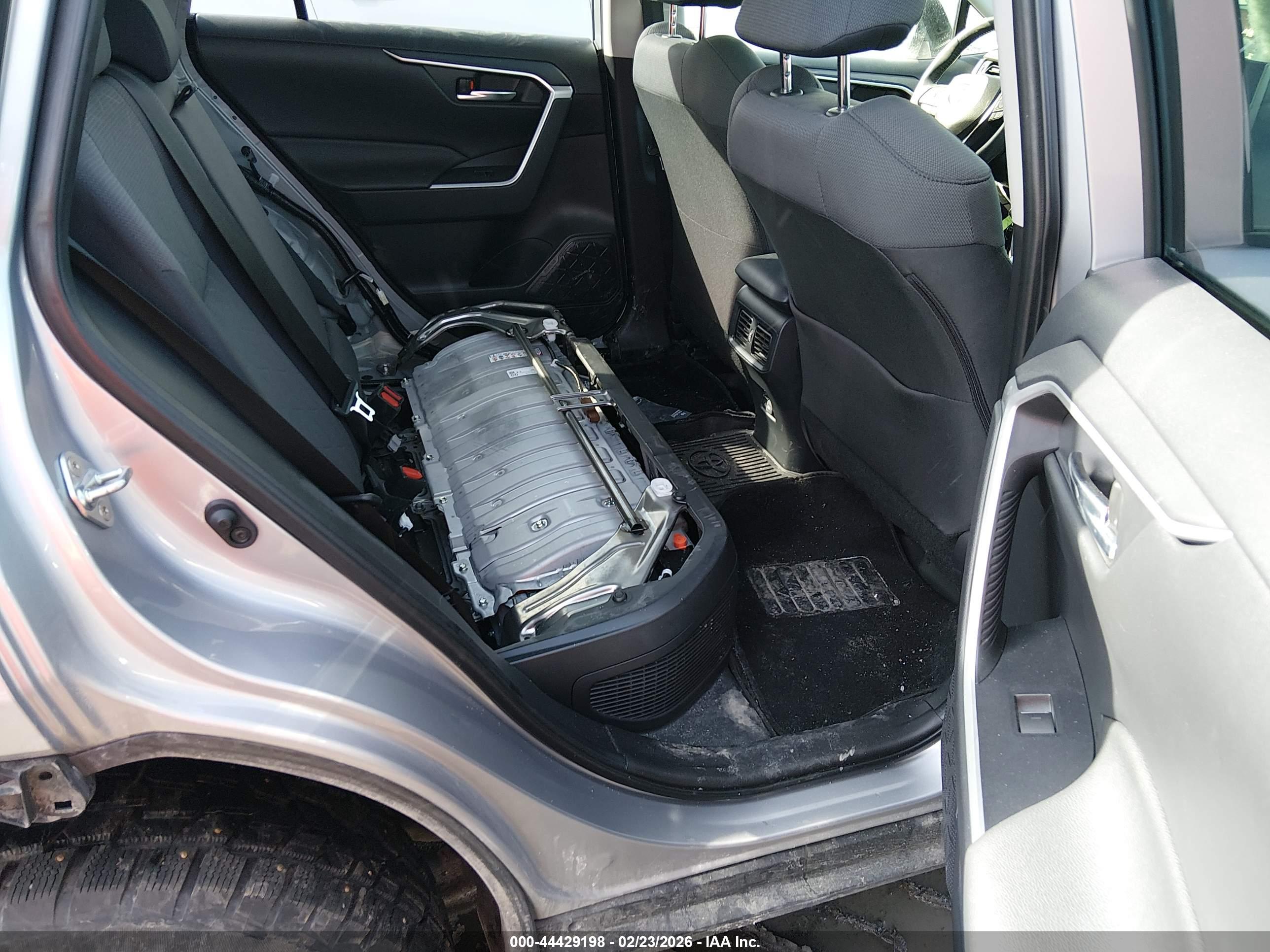 TOYOTA RAV4 image 8