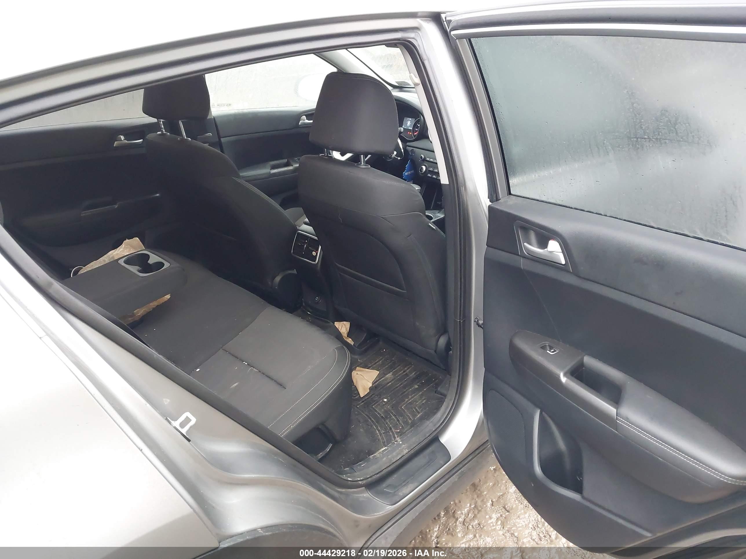 KIA SPORTAGE image 8