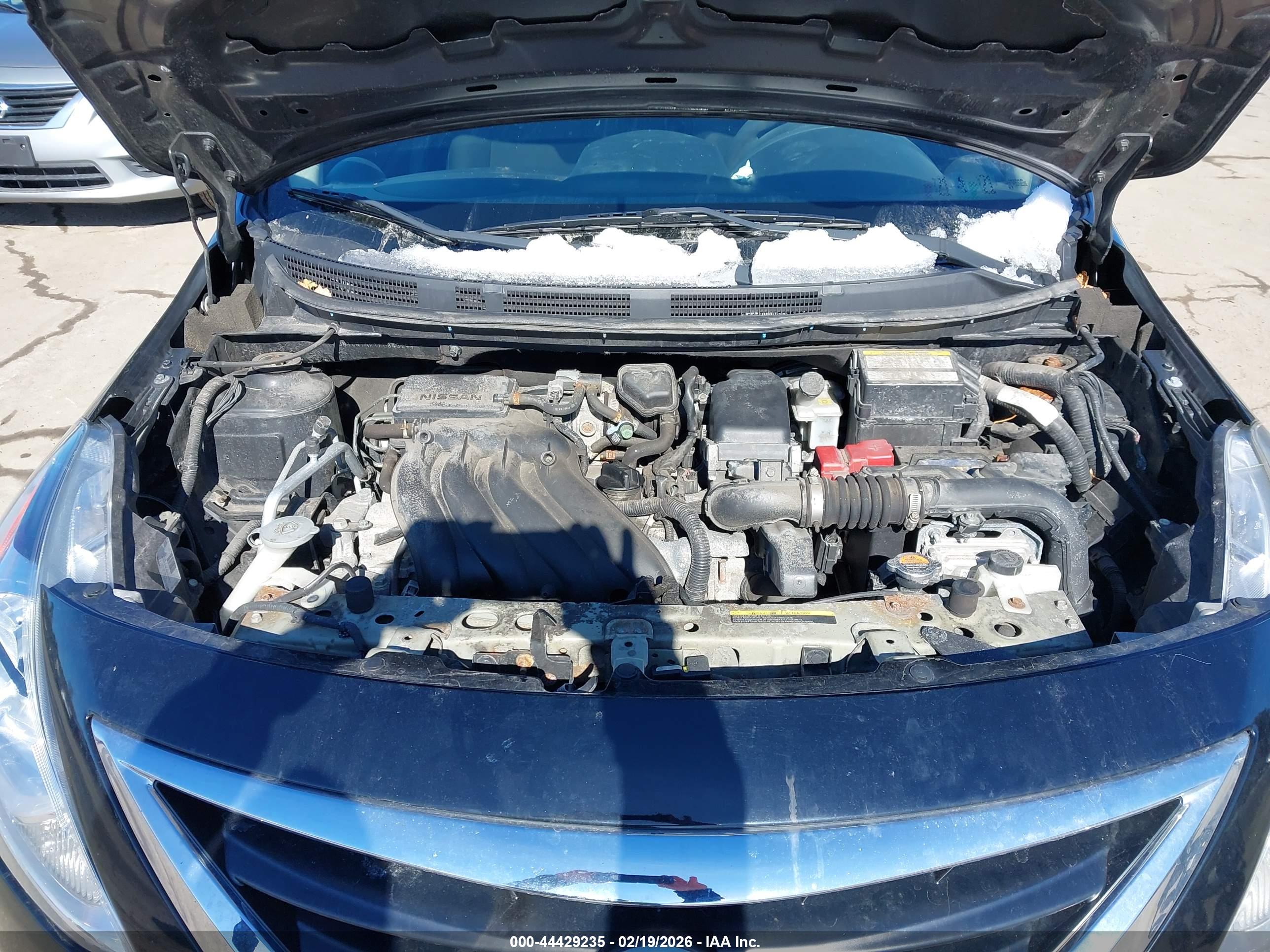 NISSAN VERSA image 10