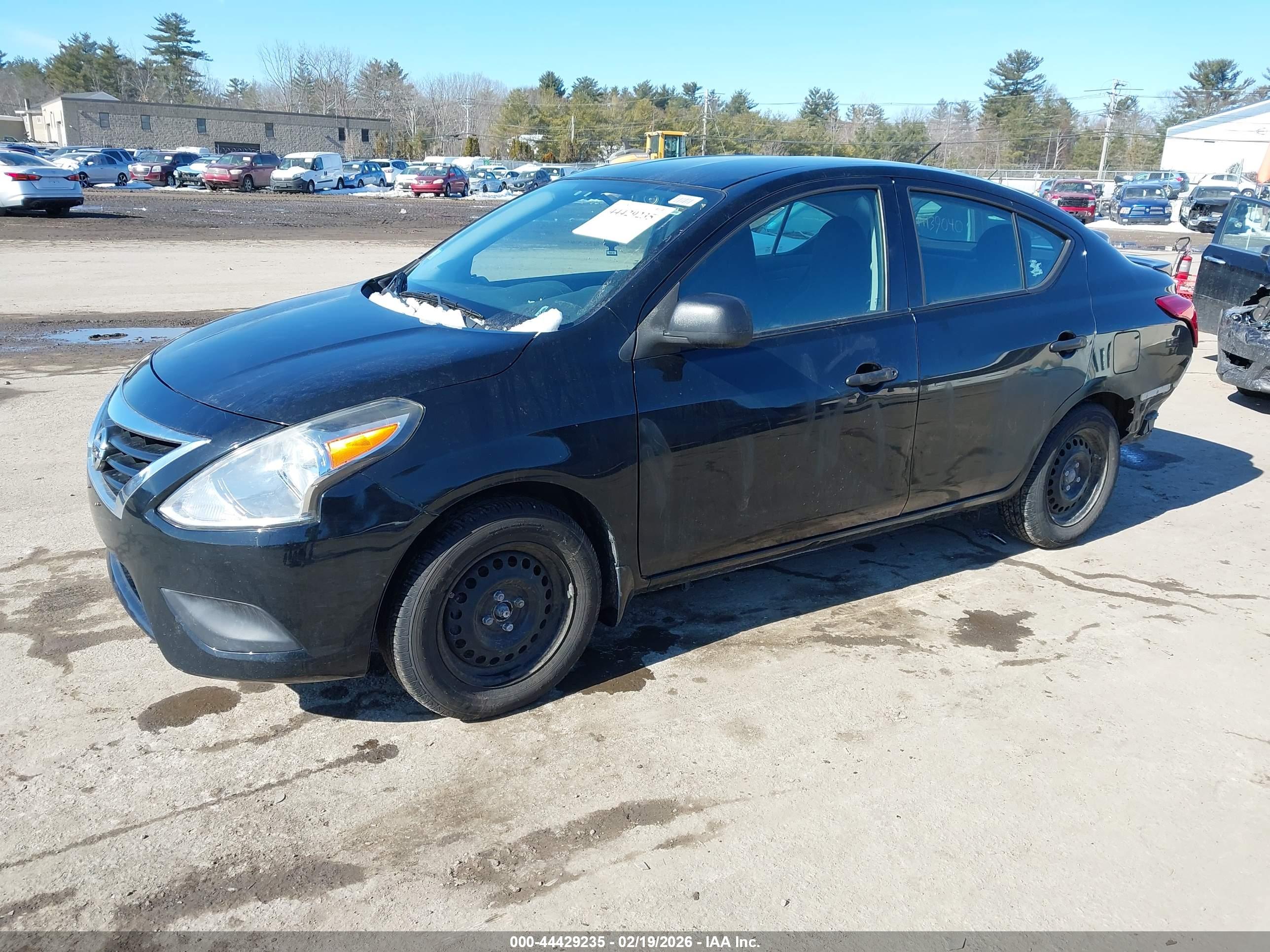 NISSAN VERSA image 2