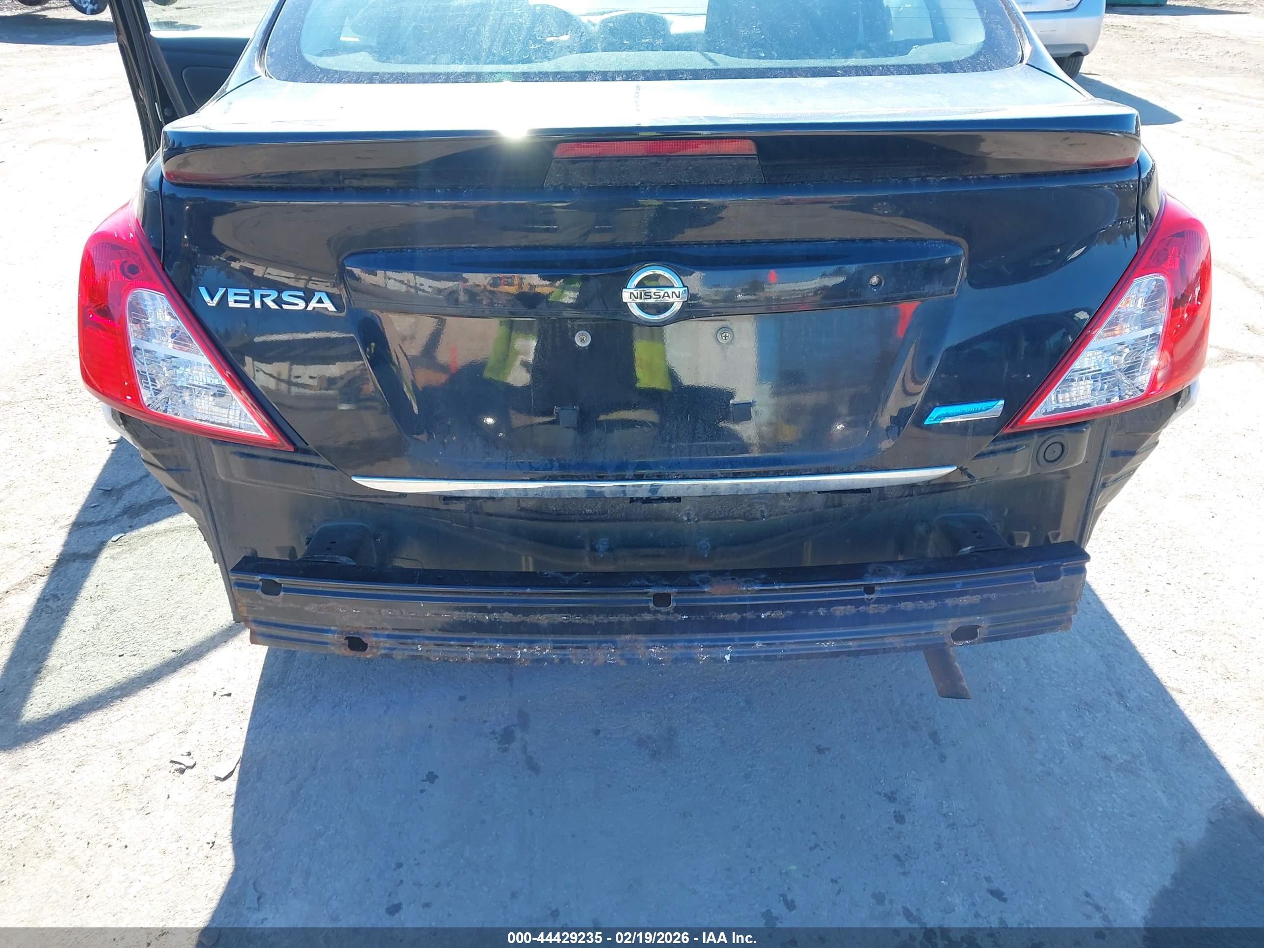 NISSAN VERSA image 6