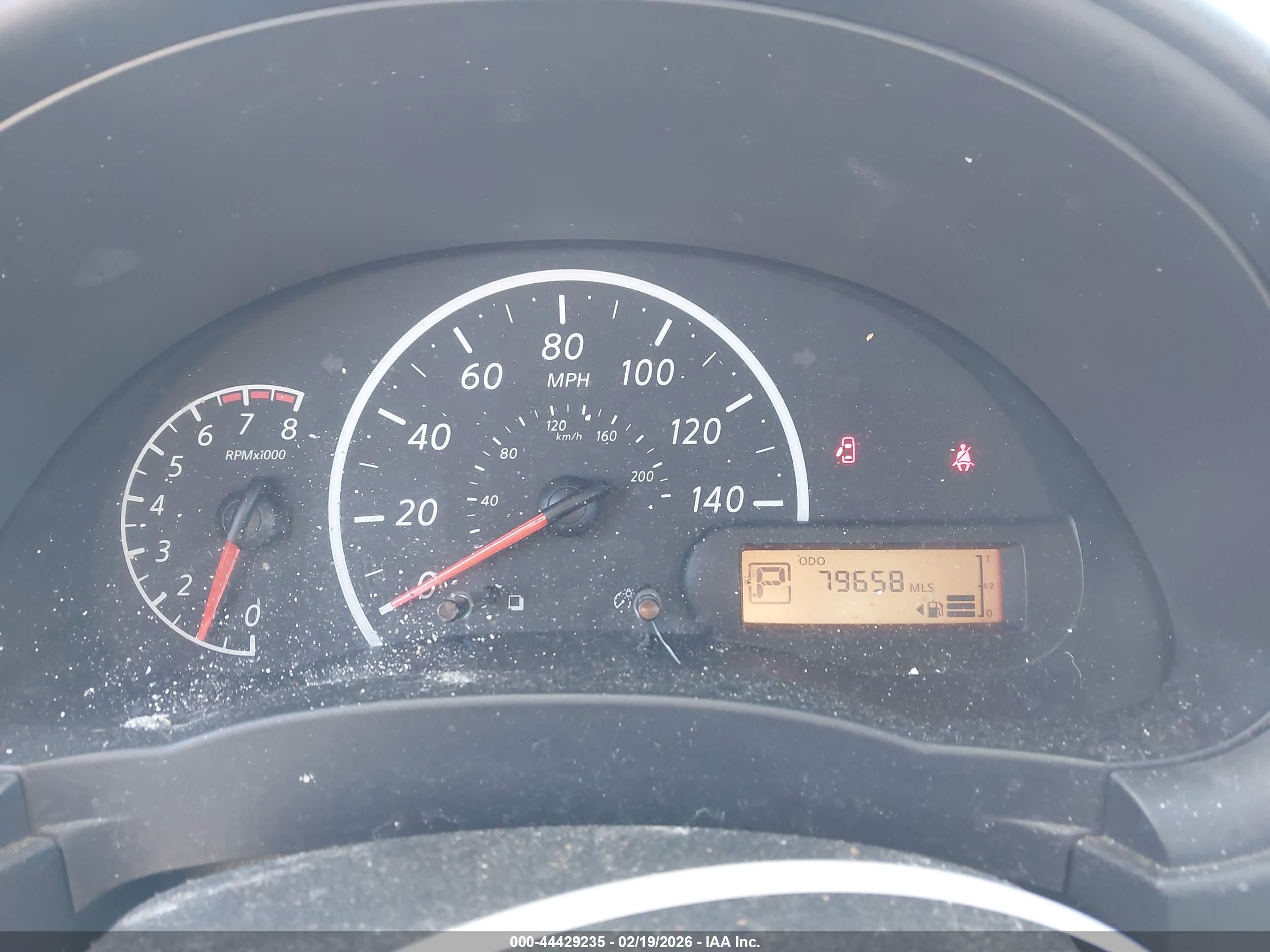 NISSAN VERSA image 7
