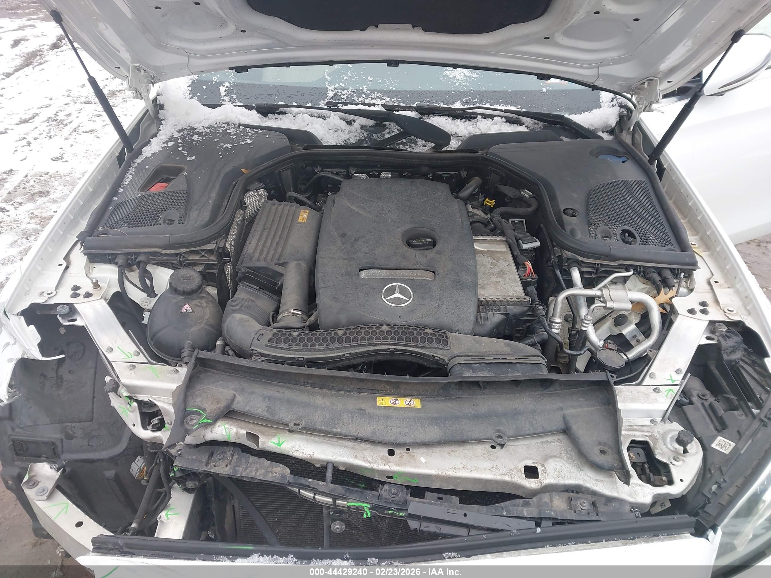 MERCEDES-BENZ E image 10