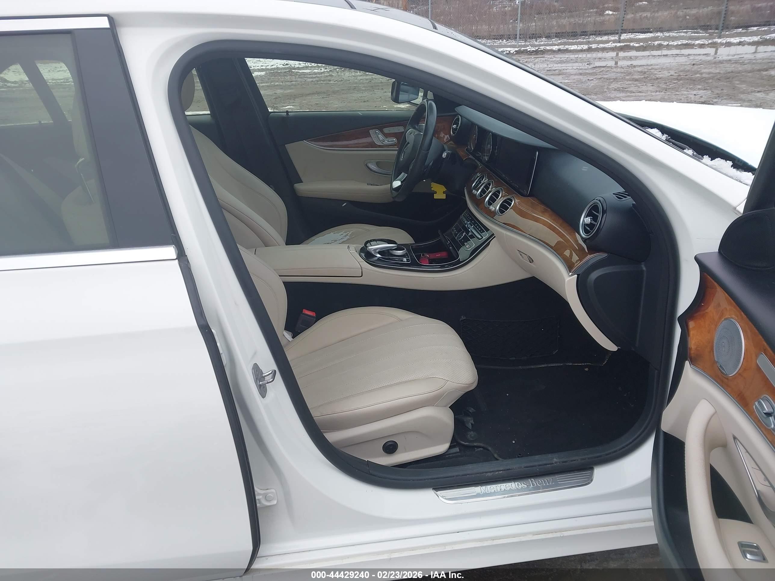 MERCEDES-BENZ E image 5
