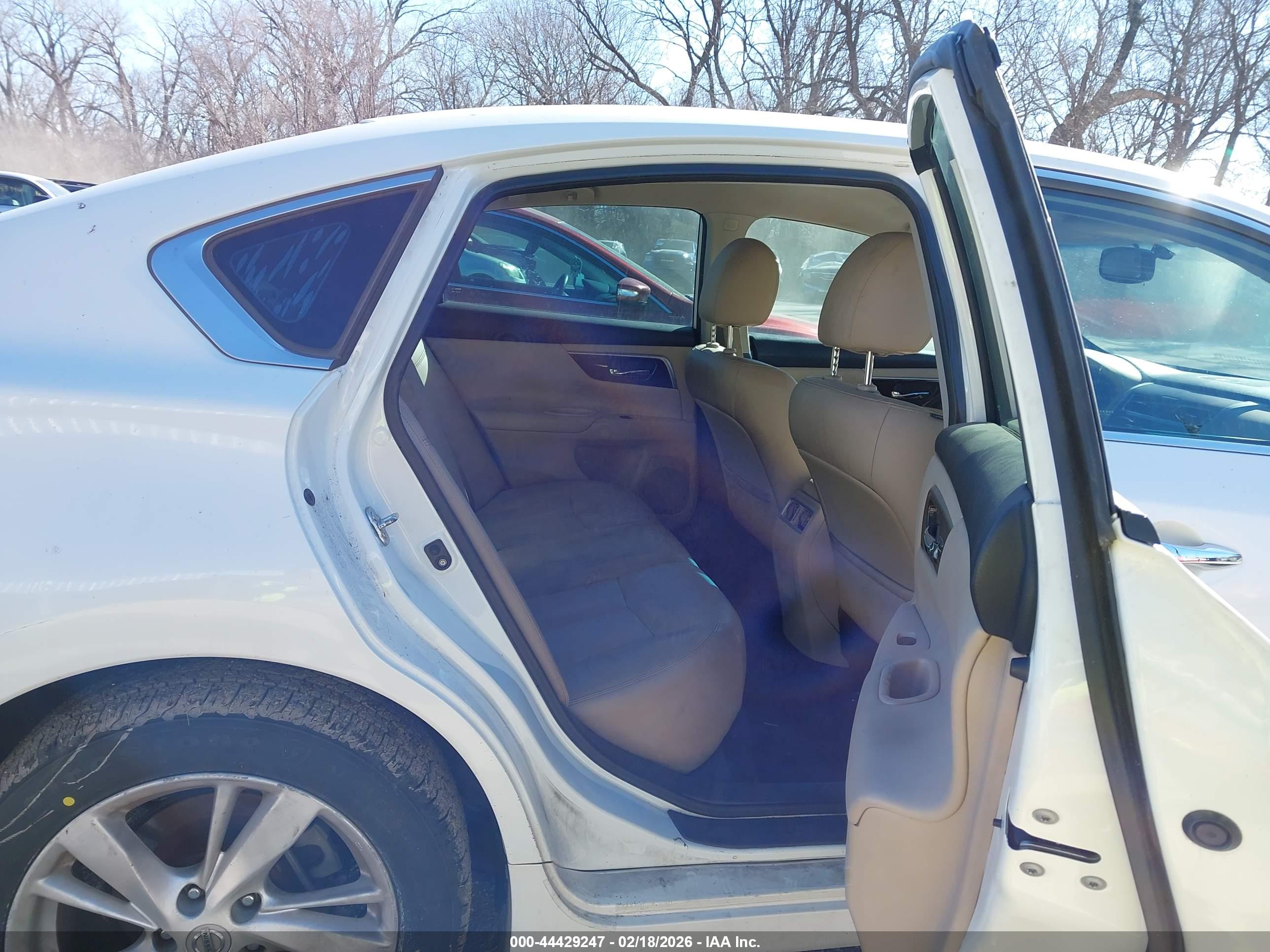 NISSAN ALTIMA image 8