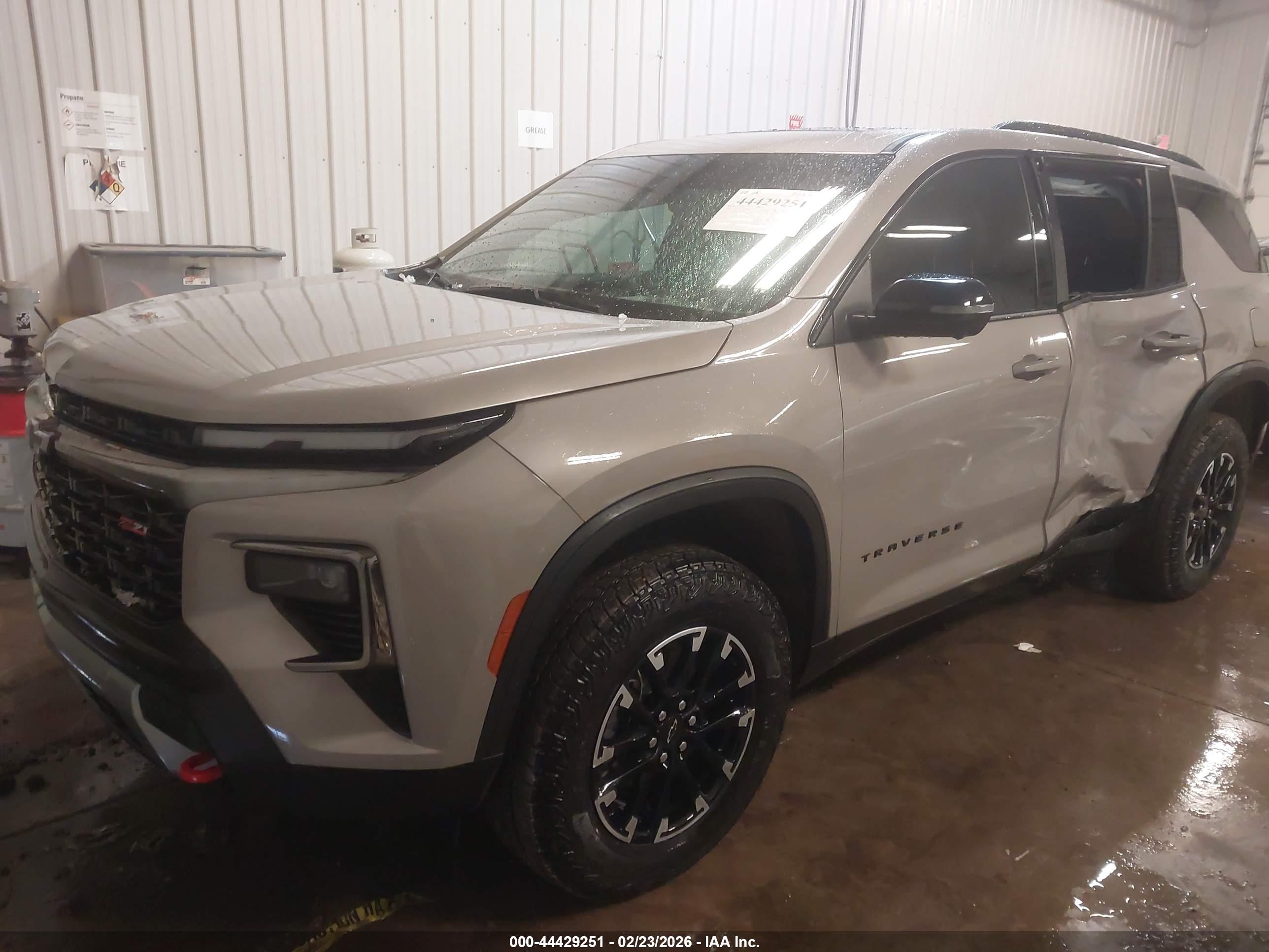 CHEVROLET TRAVERSE image 2