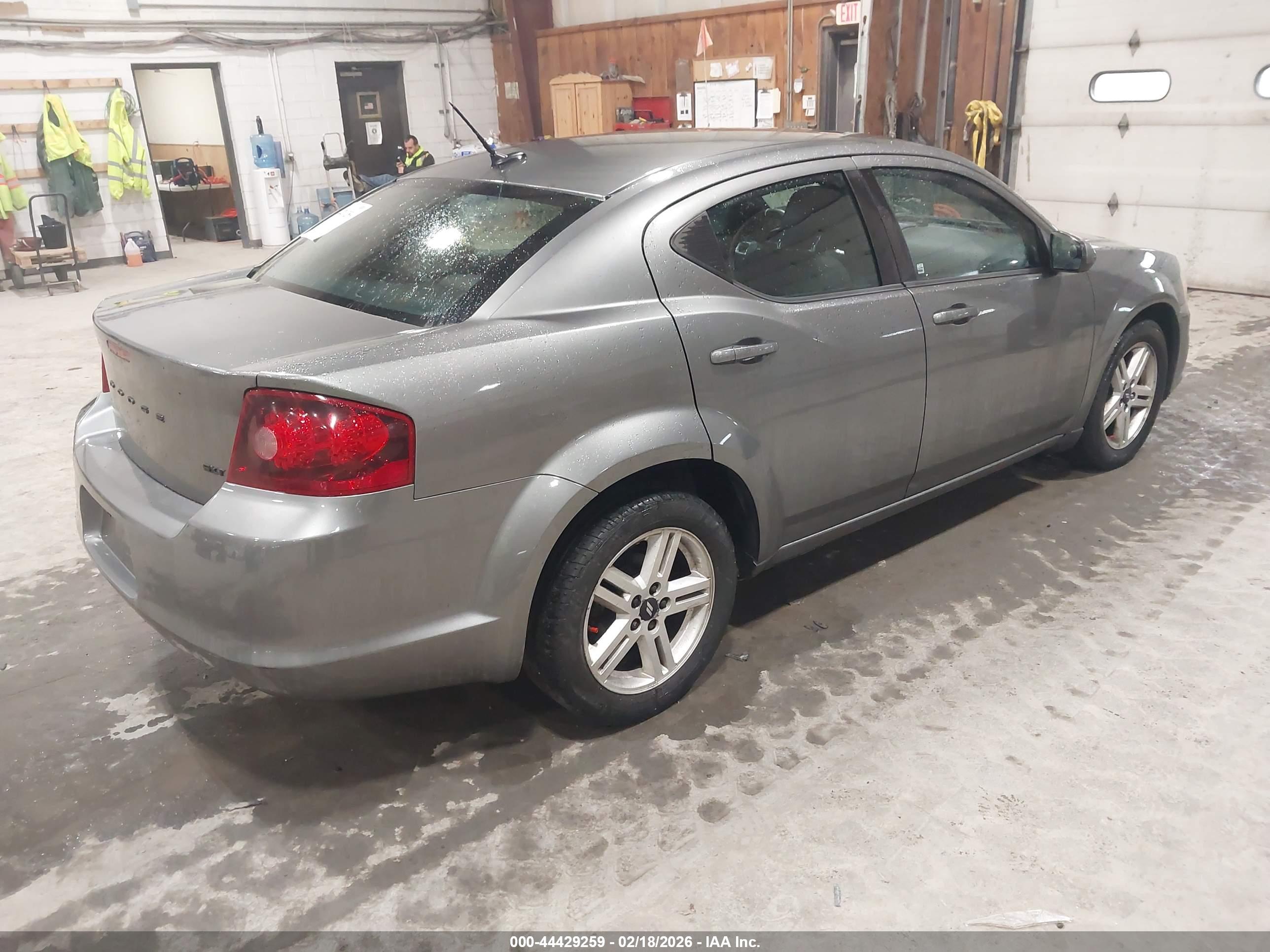 DODGE AVENGER image 4
