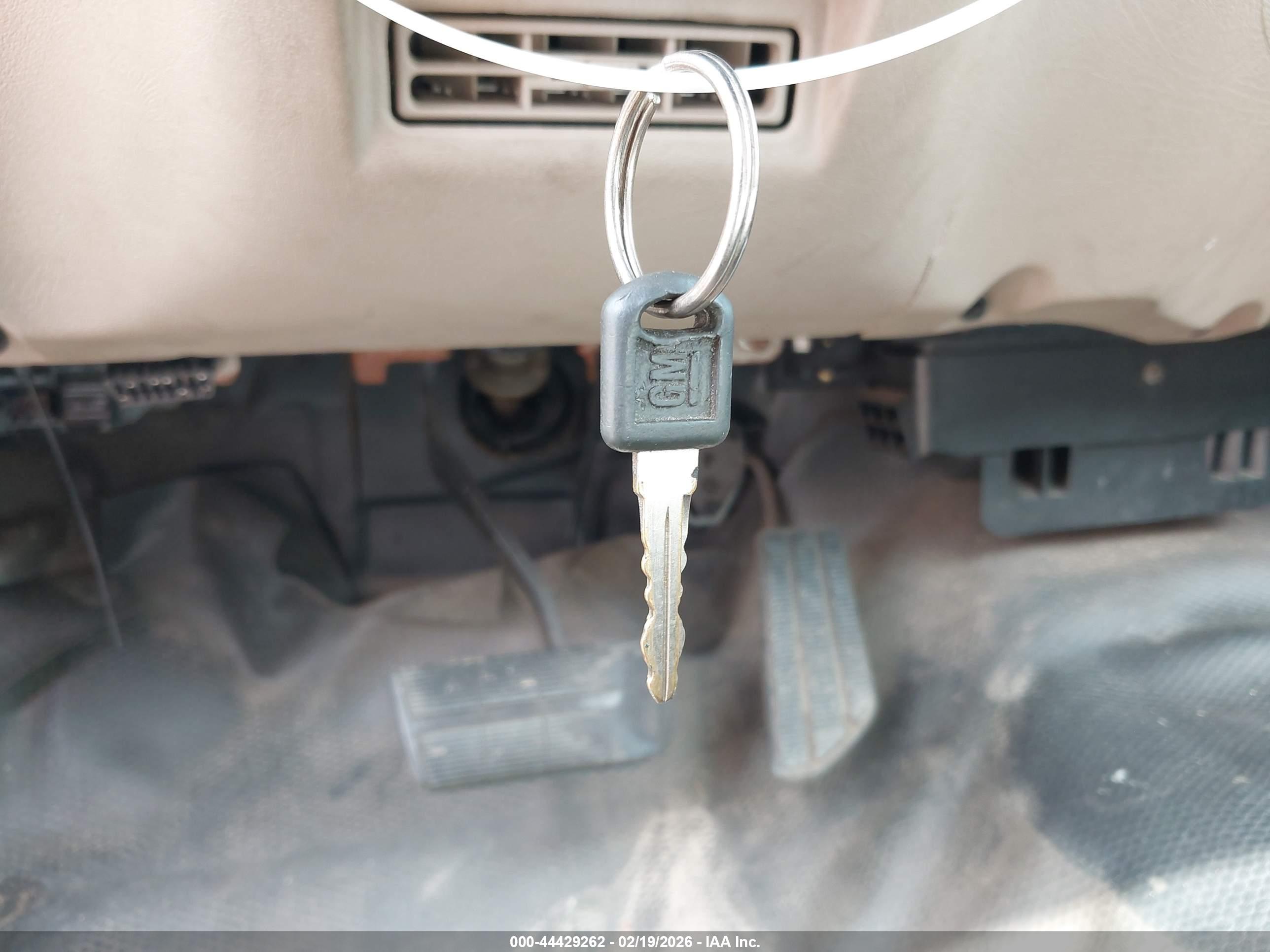 CHEVROLET C1500 image 11