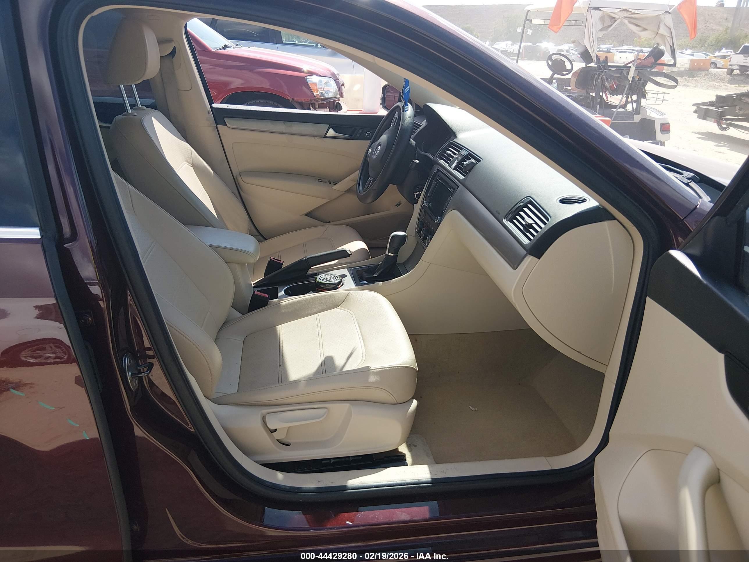 VOLKSWAGEN PASSAT image 5