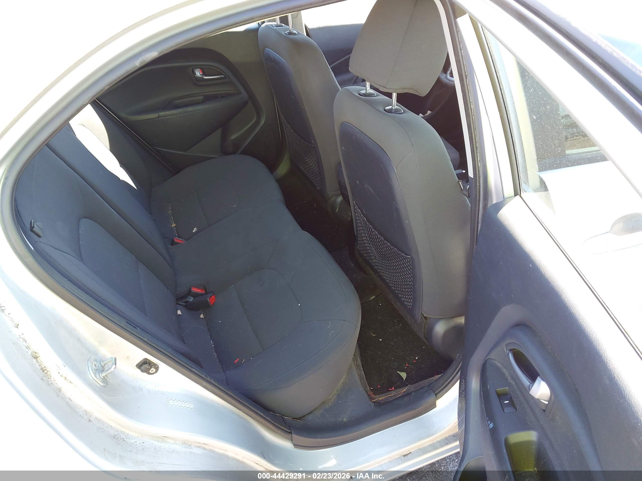 KIA RIO image 8