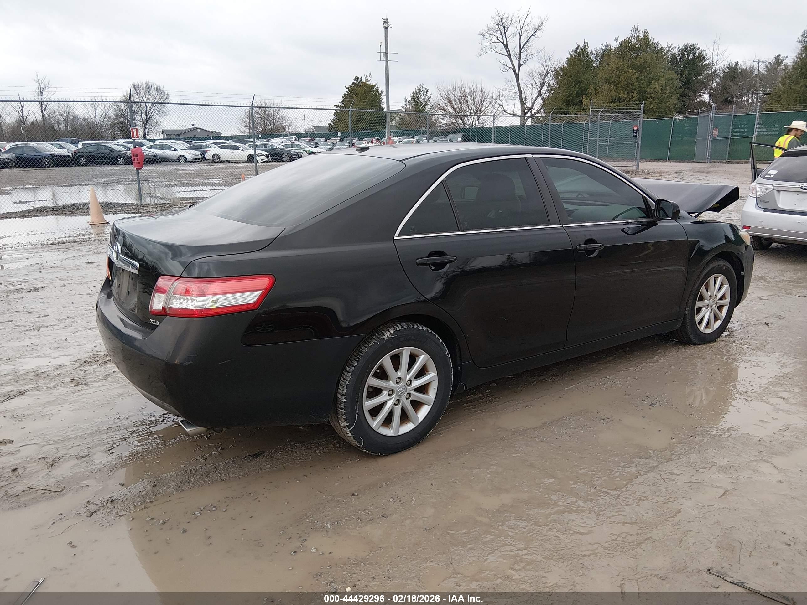 TOYOTA CAMRY image 4