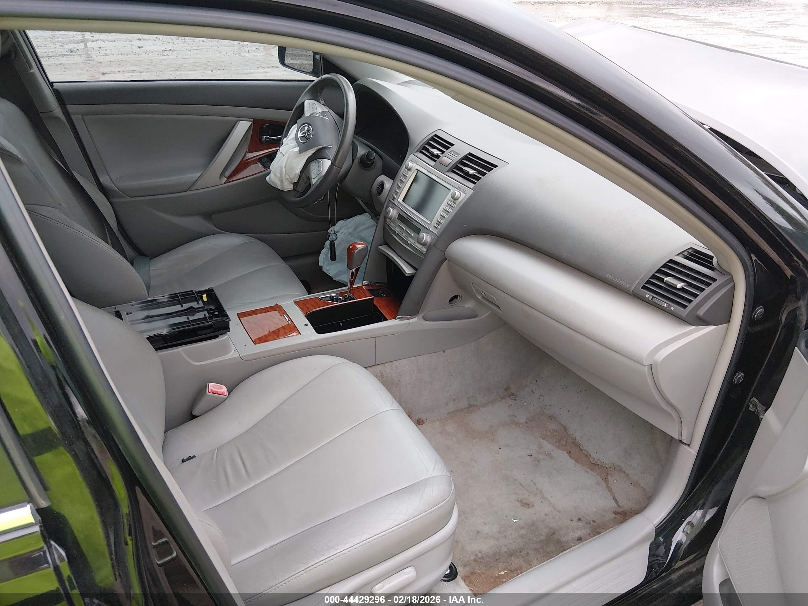 TOYOTA CAMRY image 5