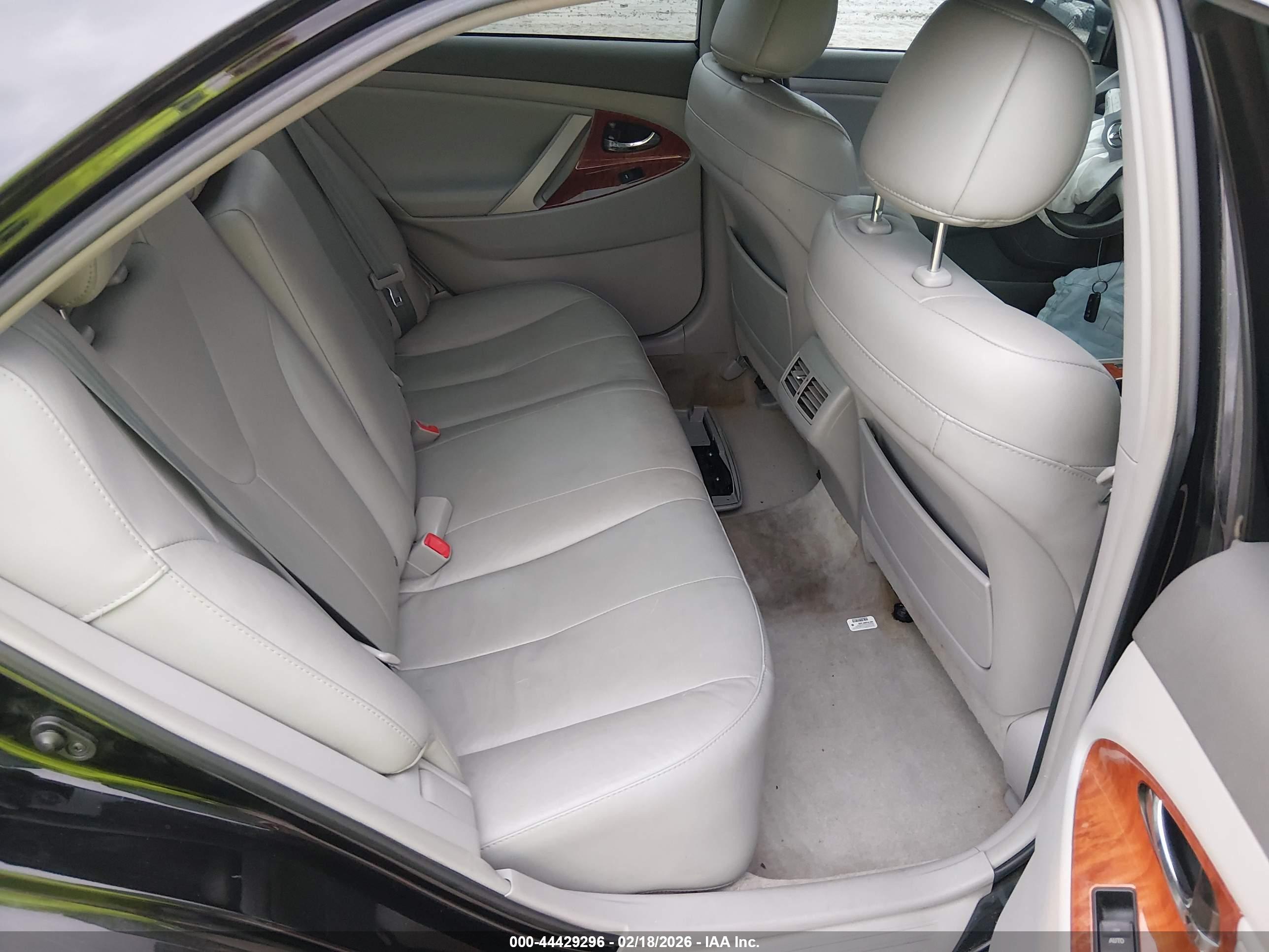 TOYOTA CAMRY image 8