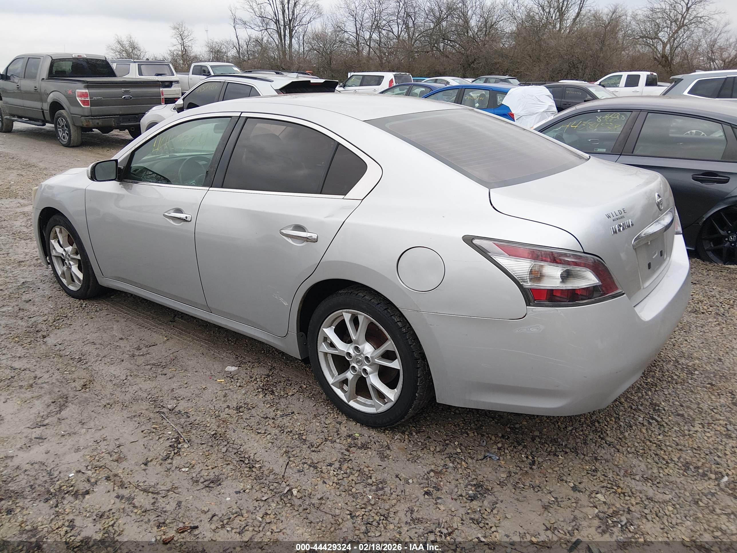 NISSAN MAXIMA image 3