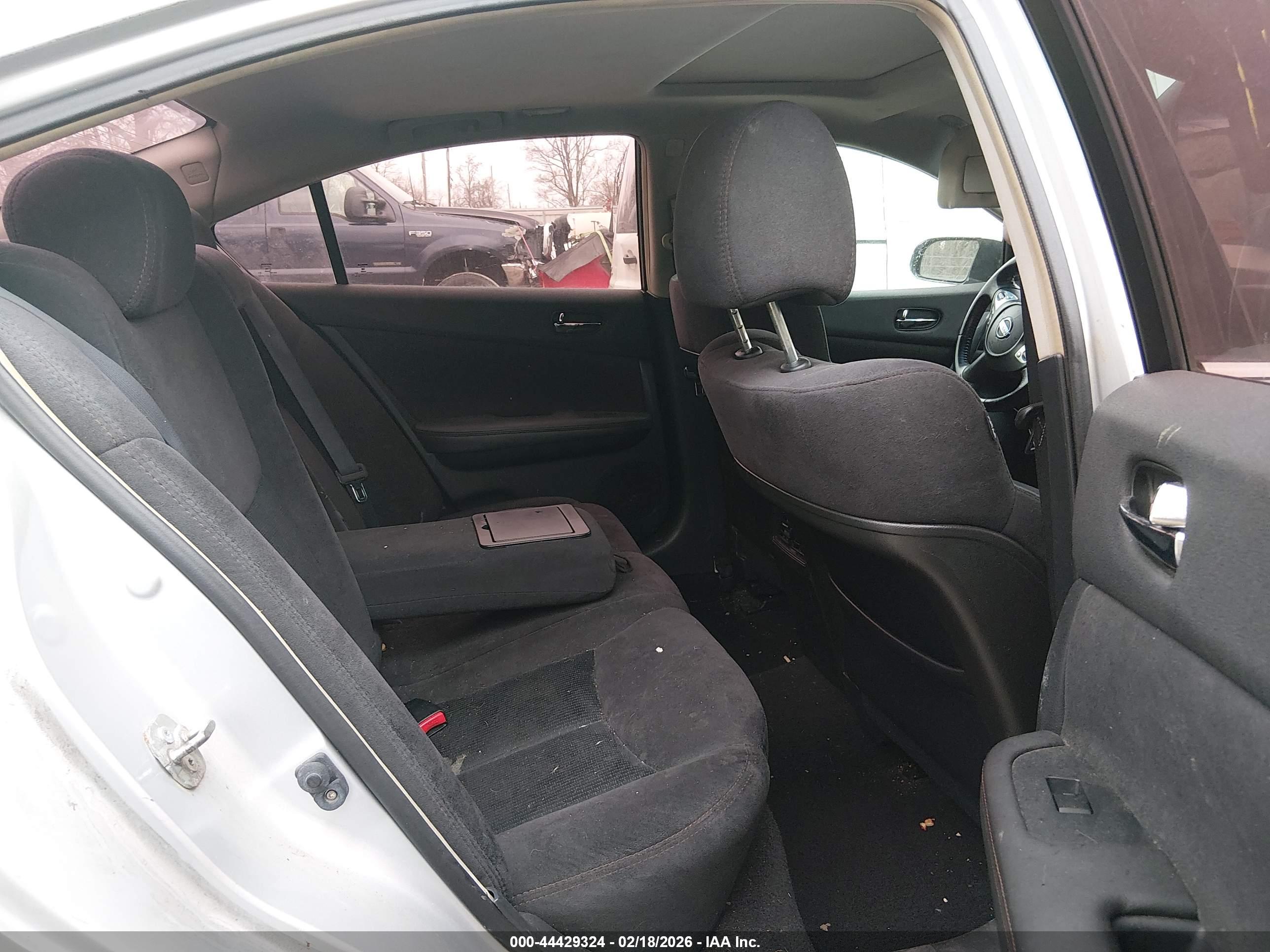 NISSAN MAXIMA image 8
