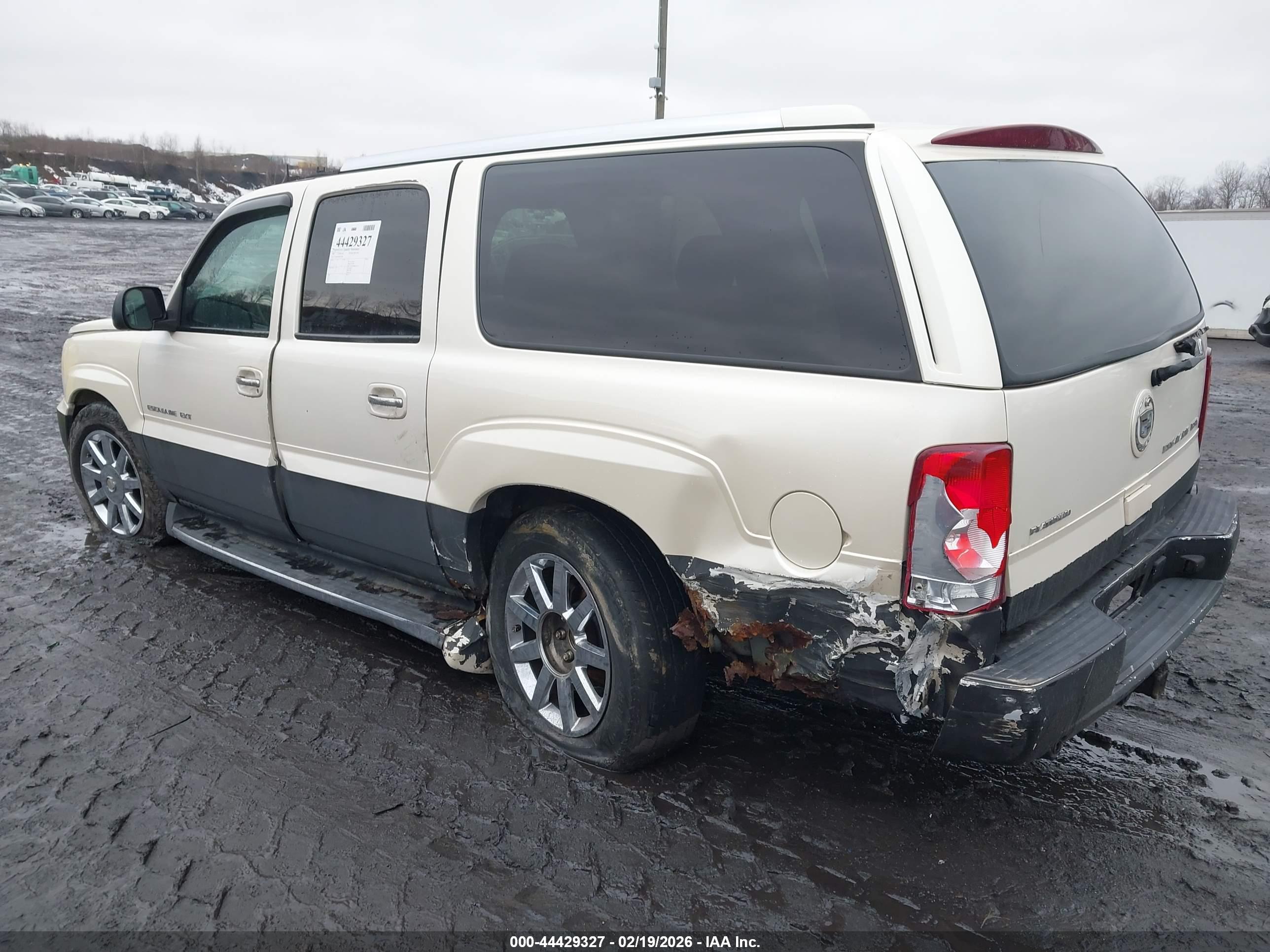 CADILLAC ESCALADE image 3