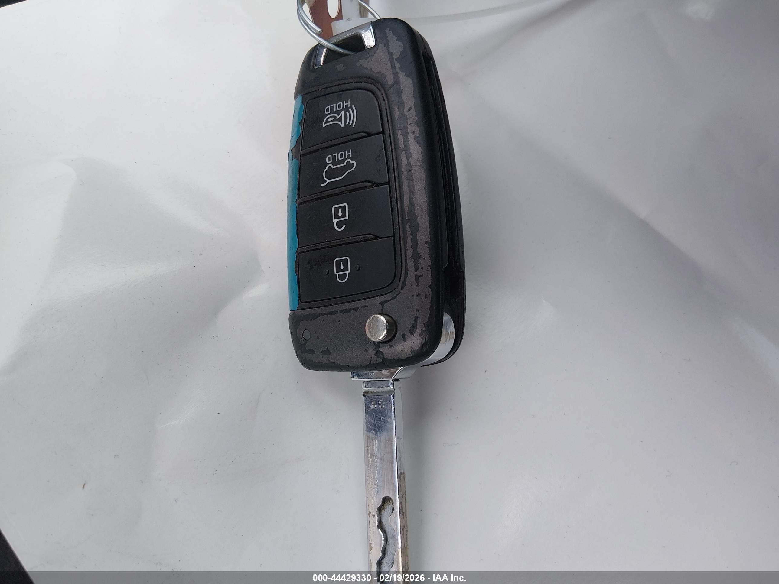 HYUNDAI VELOSTER image 11