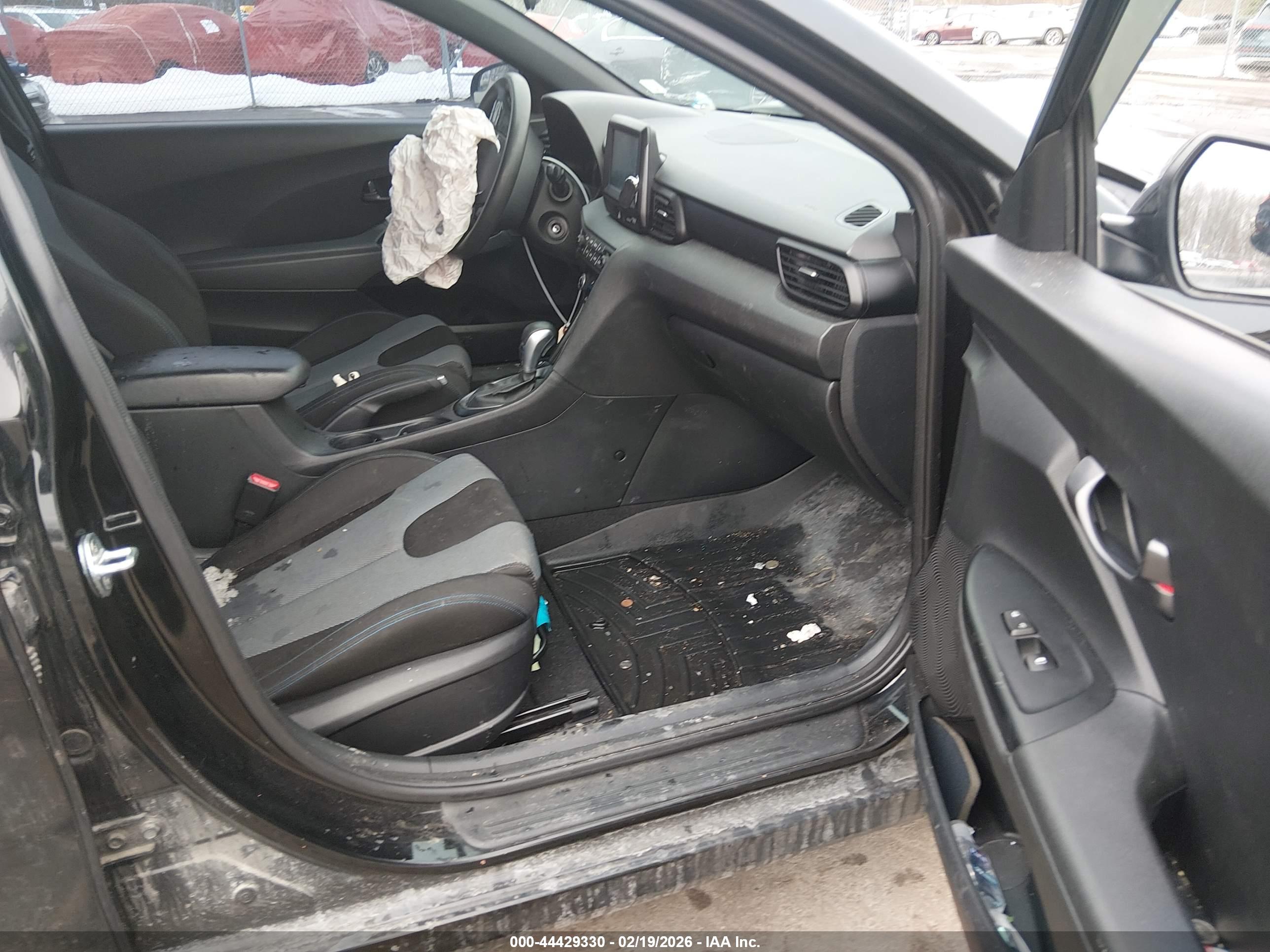 HYUNDAI VELOSTER image 5