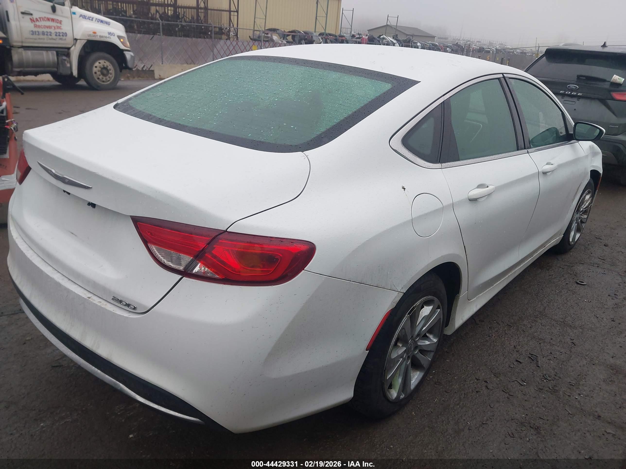 CHRYSLER 200 image 4