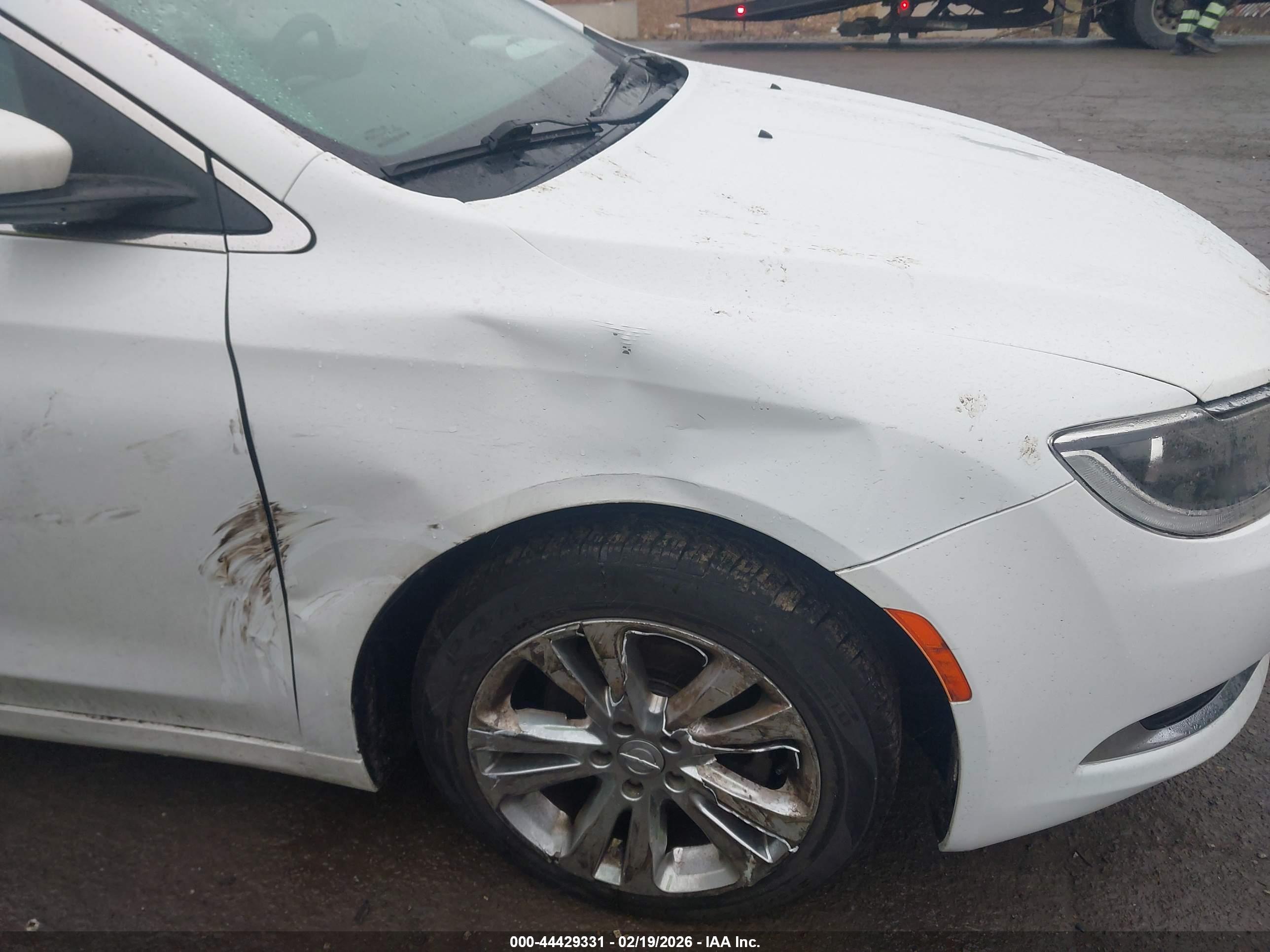 CHRYSLER 200 image 6