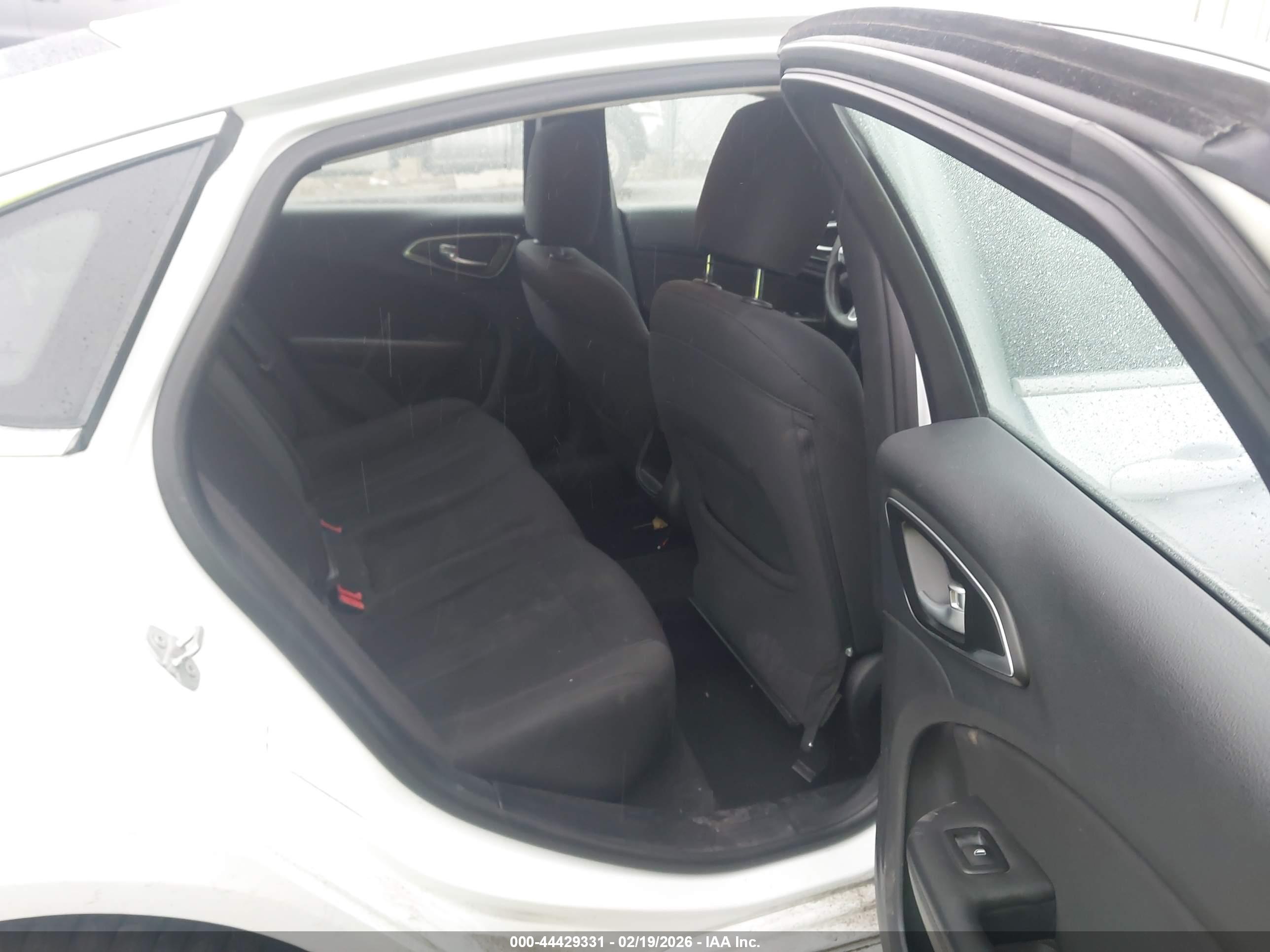 CHRYSLER 200 image 8