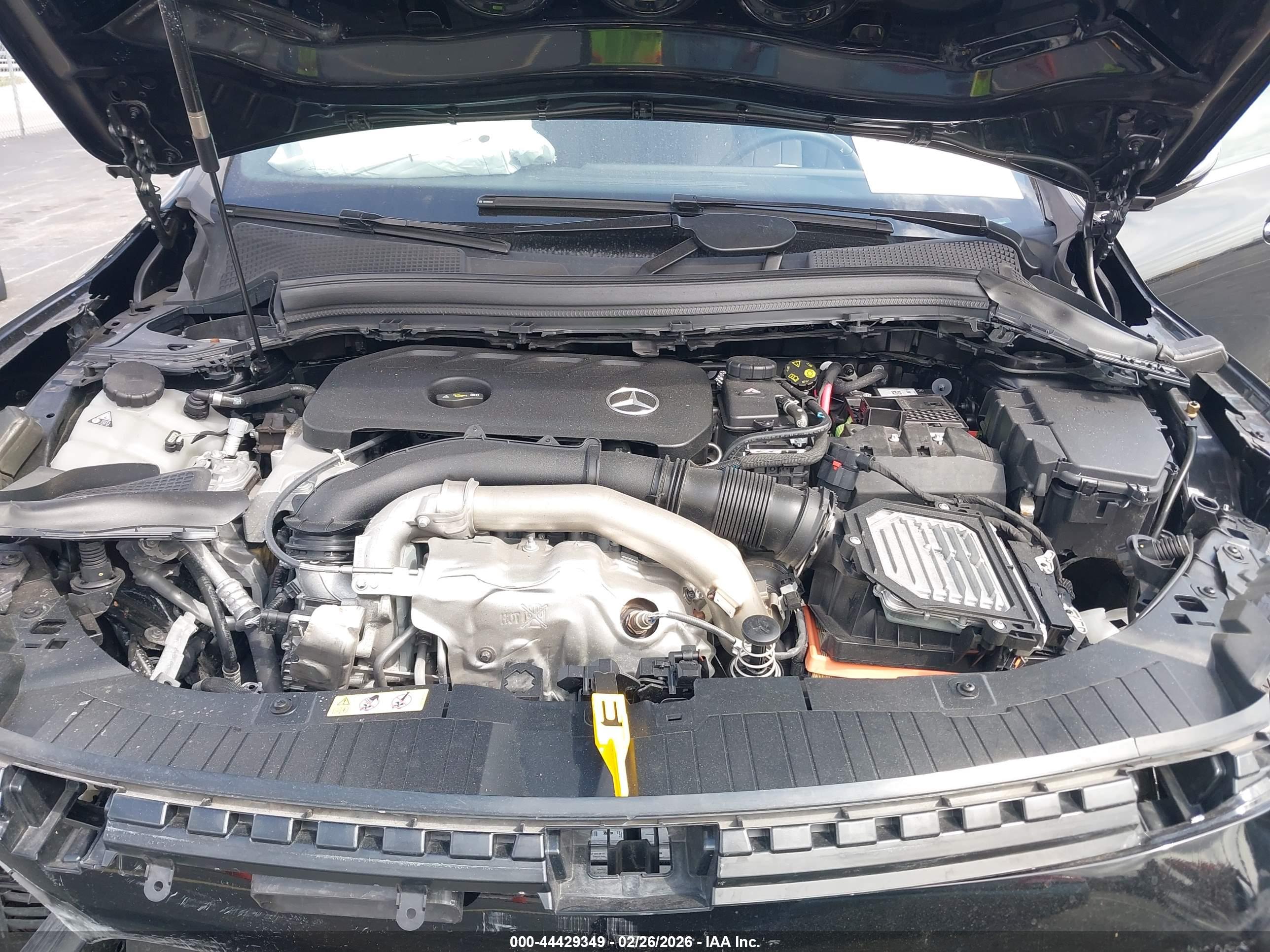 MERCEDES-BENZ GLA image 10