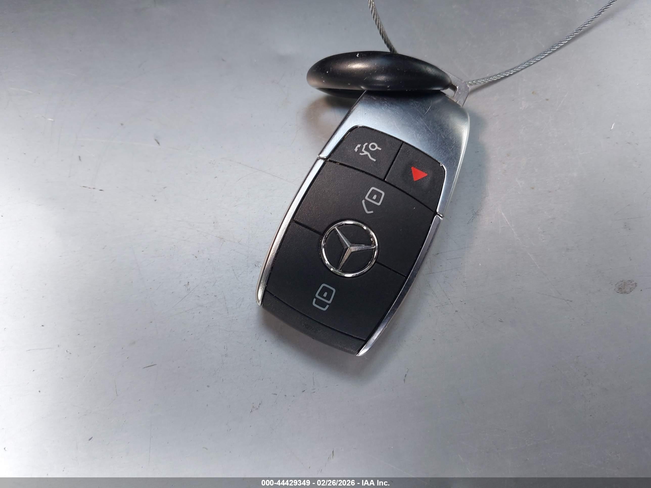 MERCEDES-BENZ GLA image 11
