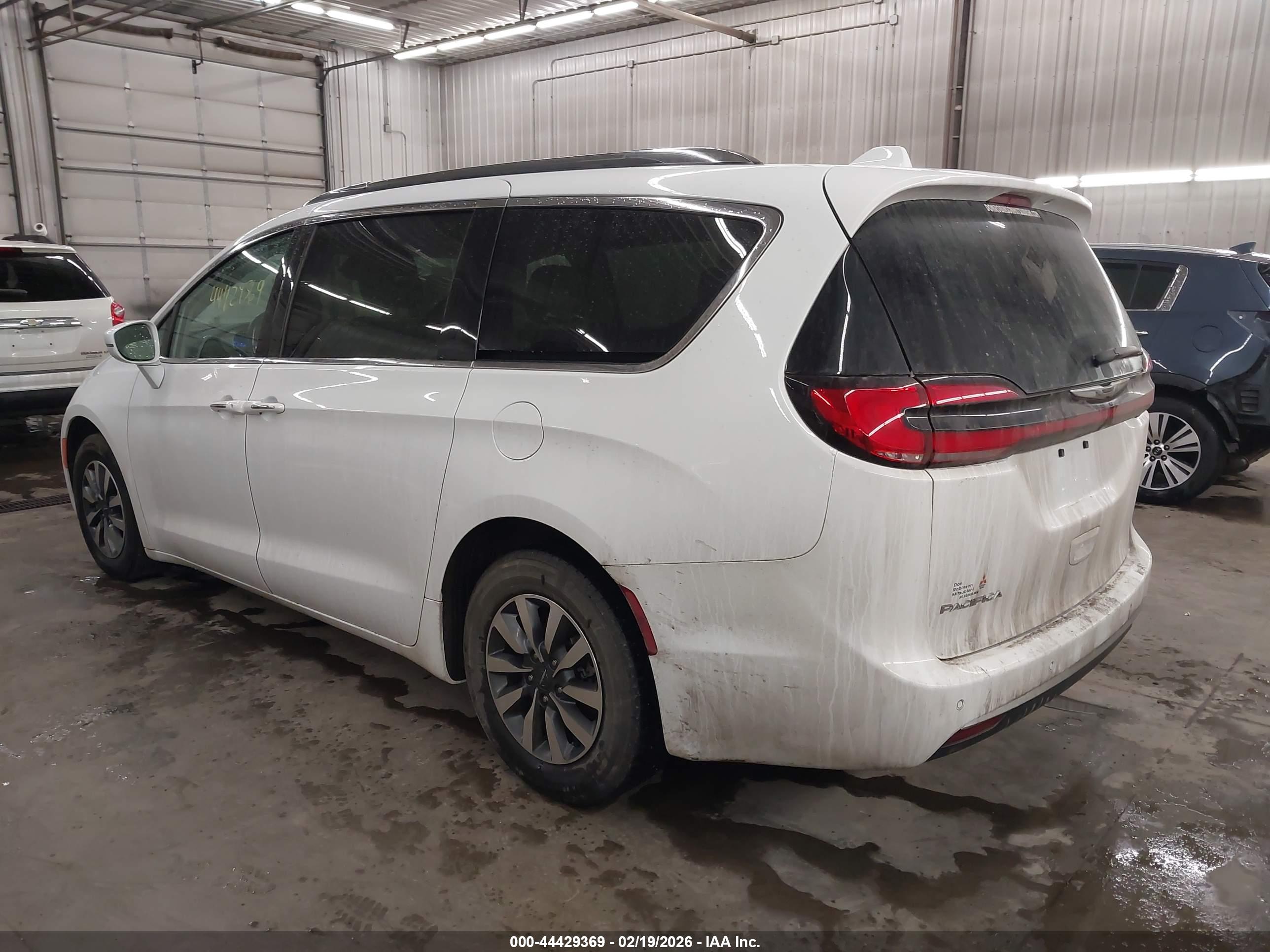 CHRYSLER PACIFICA image 3