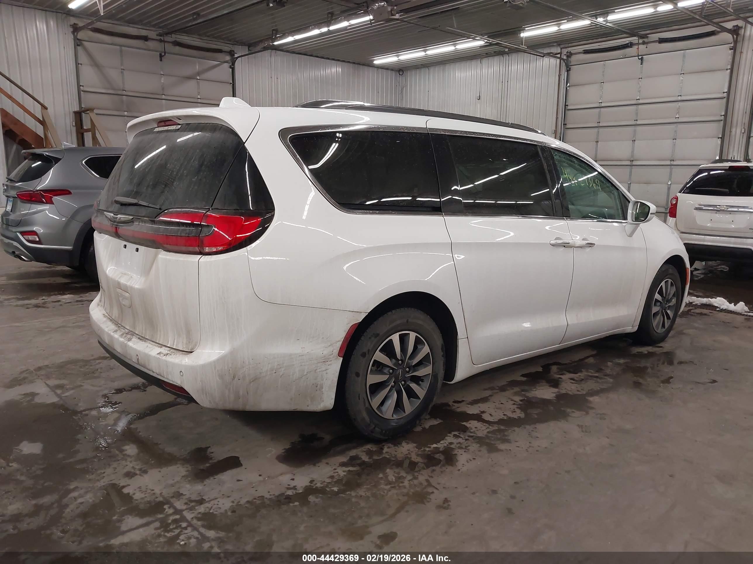 CHRYSLER PACIFICA image 4