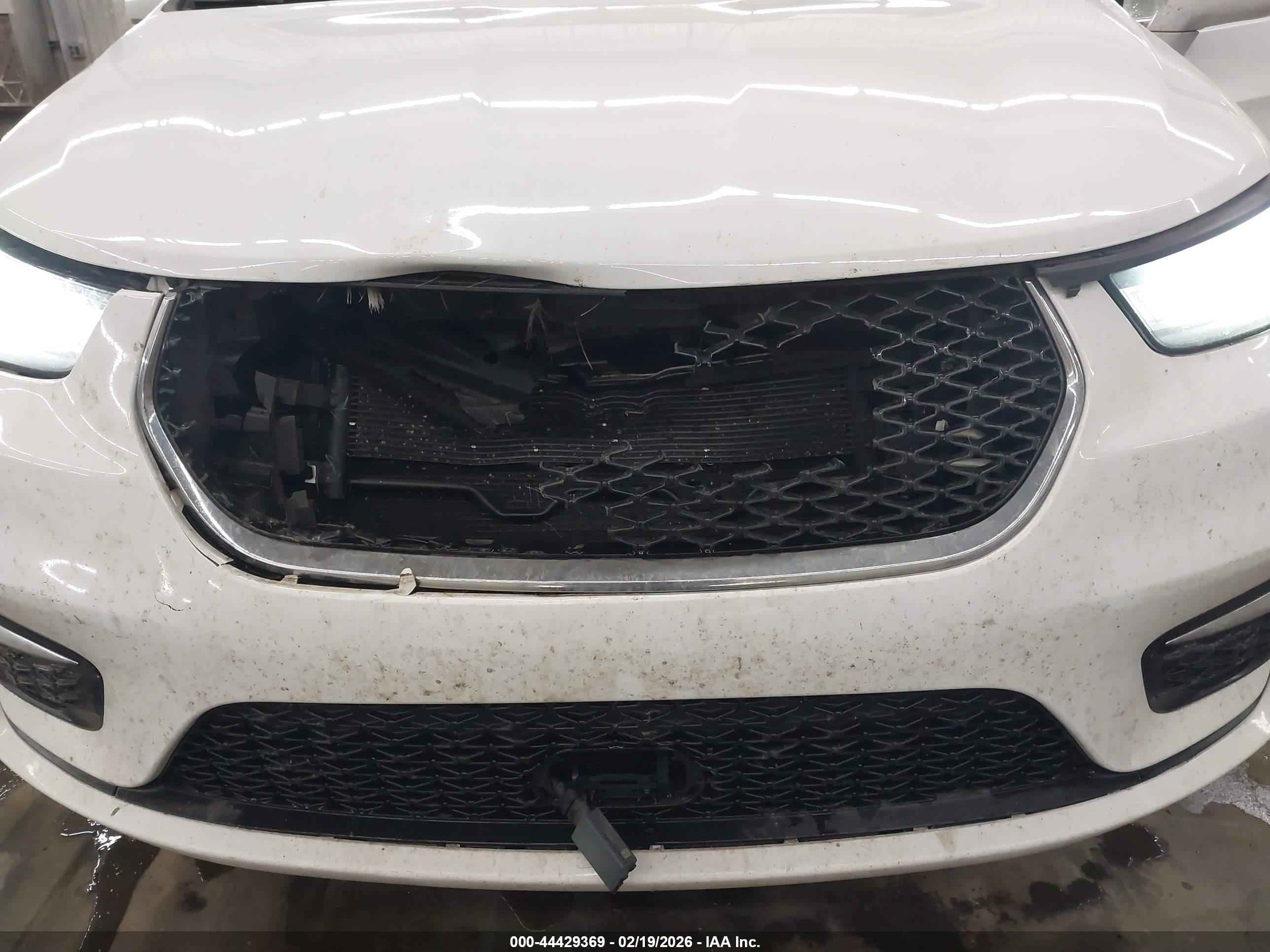 CHRYSLER PACIFICA image 6