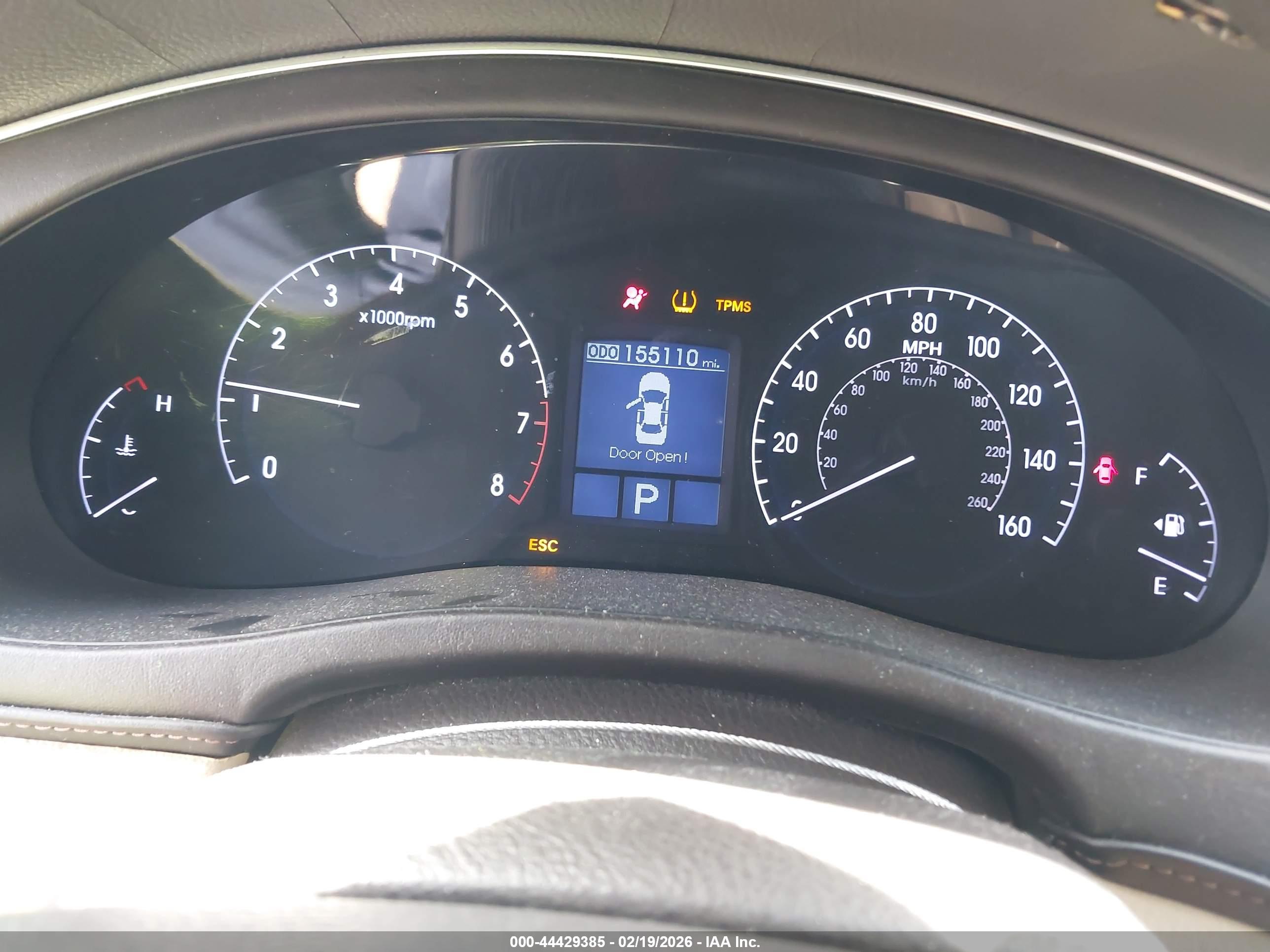 HYUNDAI GENESIS image 7